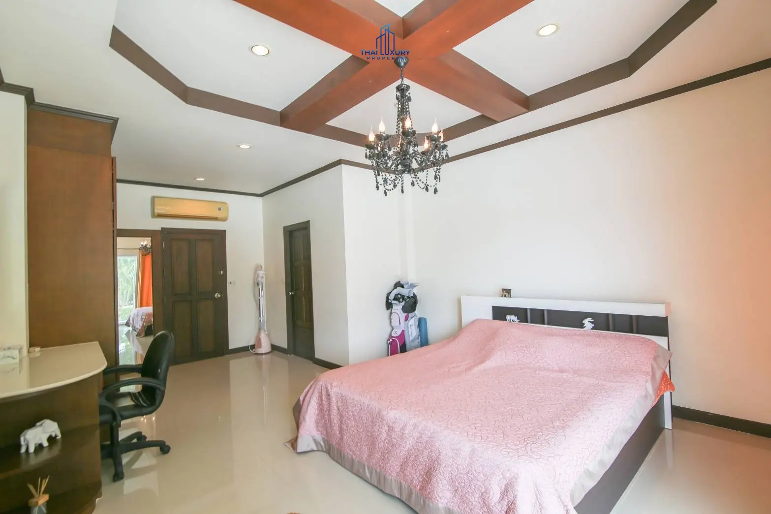 วิลล่าหรู 4 ห้องนอน พร้อมสระว่ายน้ำส่วนตัว ที่ Palm Hills Golf Course ชะอำ – หัวหิน