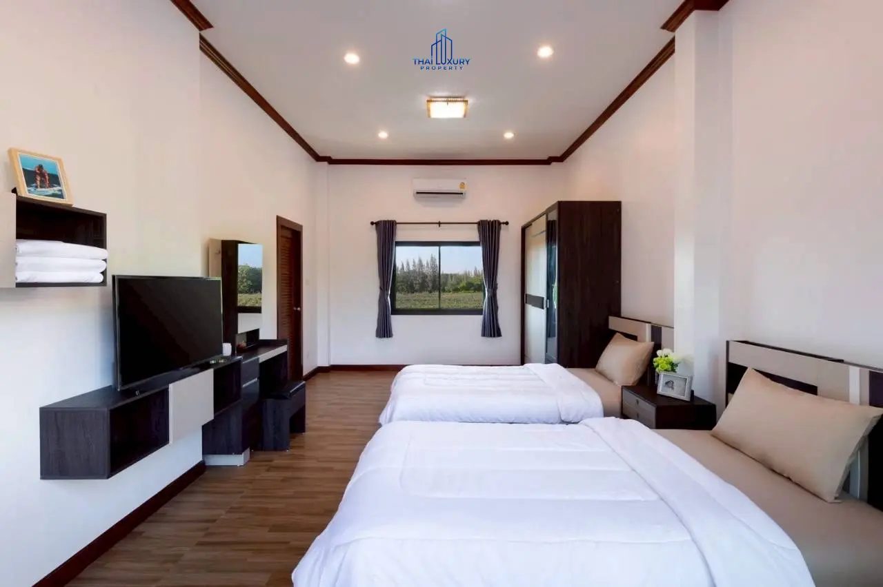 วิลล่าสระว่ายน้ำสุดหรู 3 ห้องนอน ที่ทองสุข พูลวิลล่า ปราณบุรี