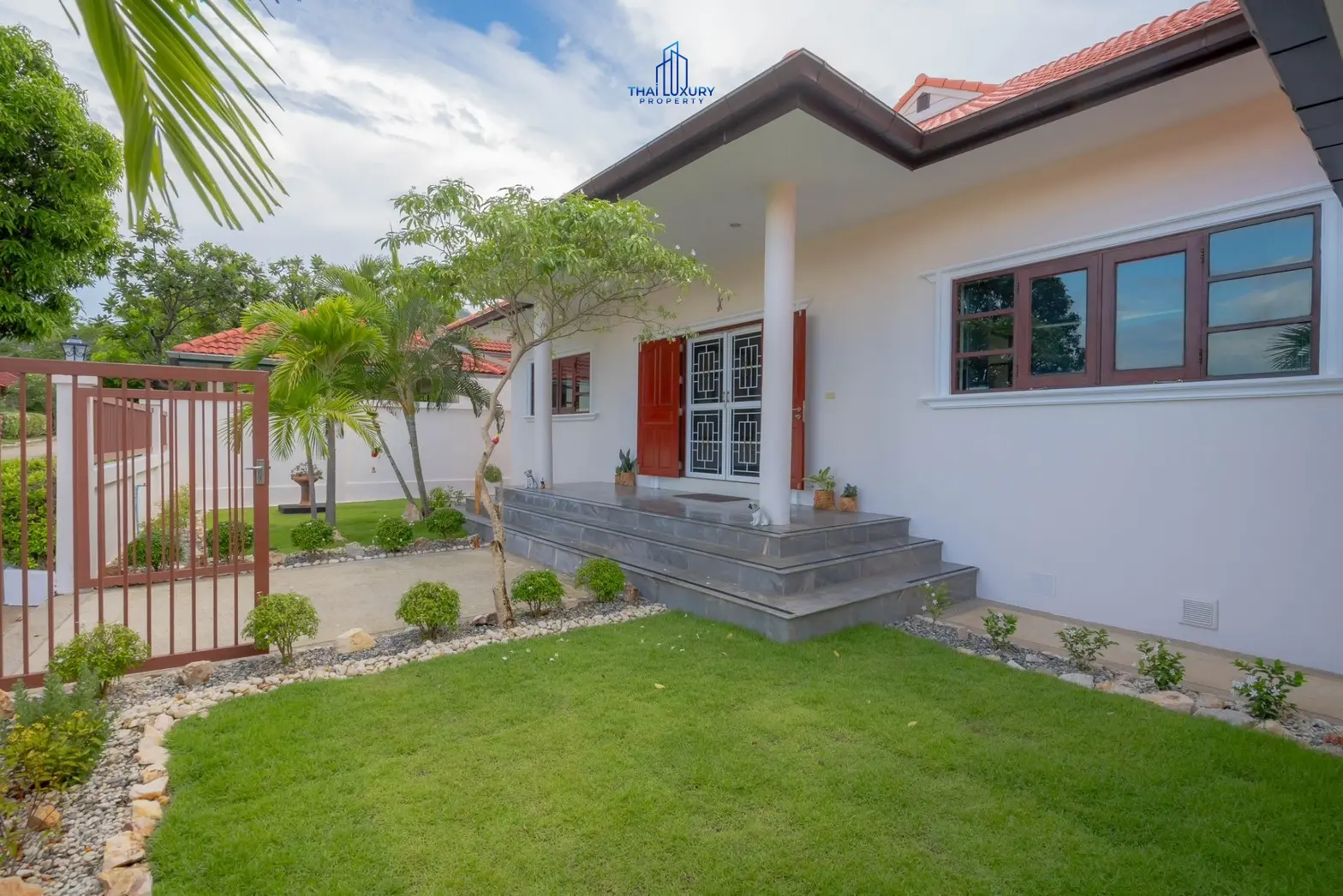 วิลล่าสระว่ายน้ำสไตล์โมเดิร์น 3 ห้องนอน ที่ Golf Village หัวหิน – ขาย