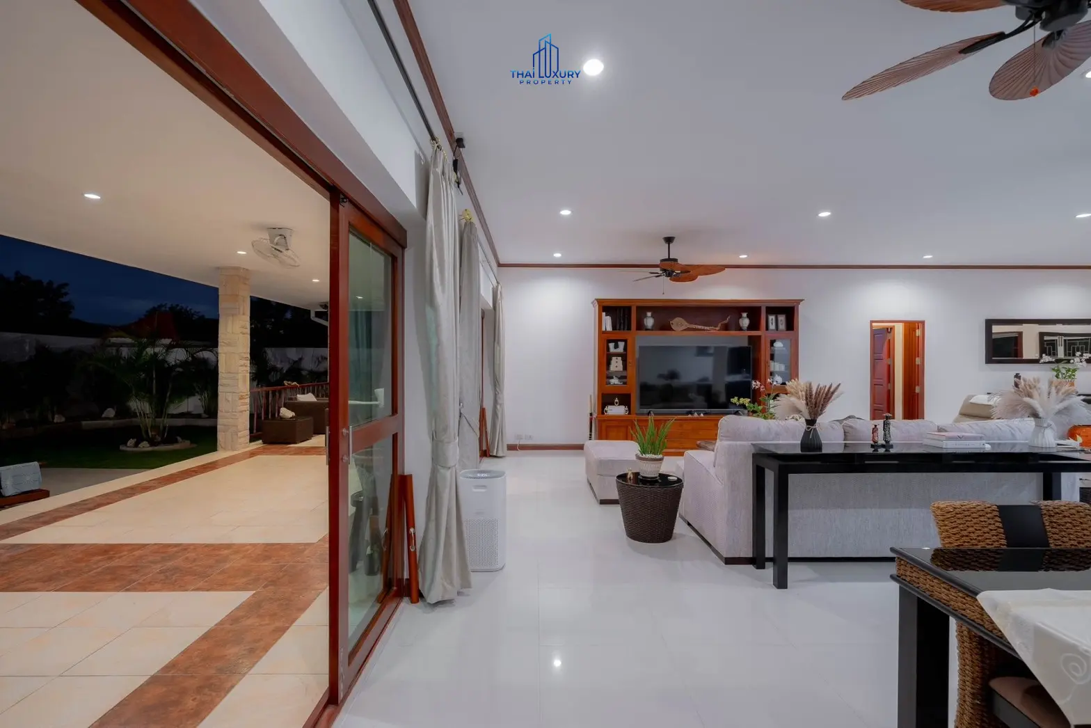 วิลล่าสระว่ายน้ำสไตล์โมเดิร์น 3 ห้องนอน ที่ Golf Village หัวหิน – ขาย