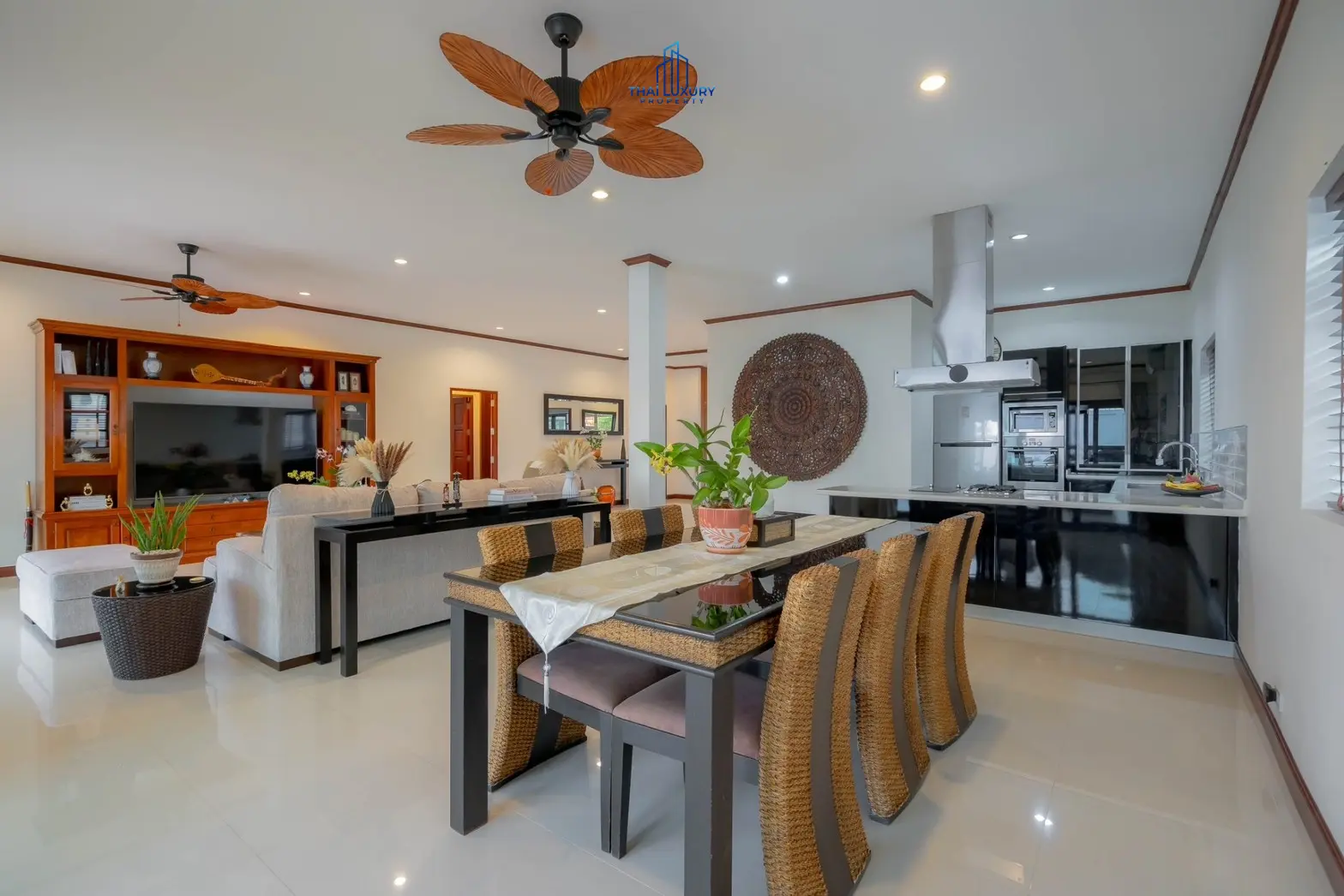 วิลล่าสระว่ายน้ำสไตล์โมเดิร์น 3 ห้องนอน ที่ Golf Village หัวหิน – ขาย