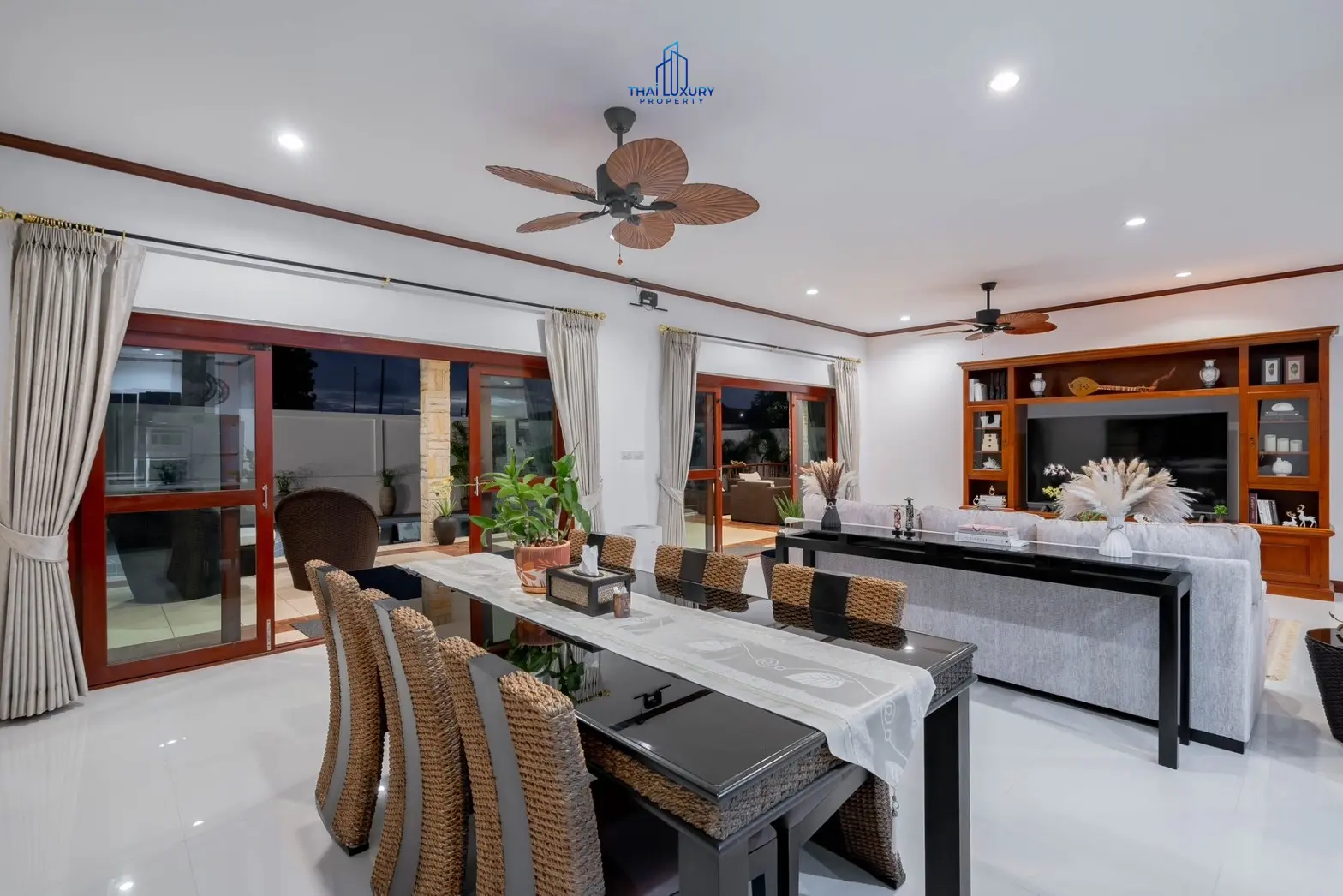 วิลล่าสระว่ายน้ำสไตล์โมเดิร์น 3 ห้องนอน ที่ Golf Village หัวหิน – ขาย