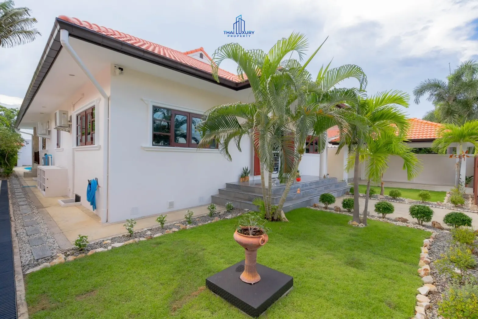 วิลล่าสระว่ายน้ำสไตล์โมเดิร์น 3 ห้องนอน ที่ Golf Village หัวหิน – ขาย