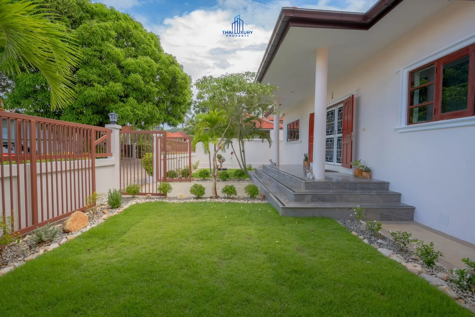 วิลล่าสระว่ายน้ำสไตล์โมเดิร์น 3 ห้องนอน ที่ Golf Village หัวหิน – ขาย