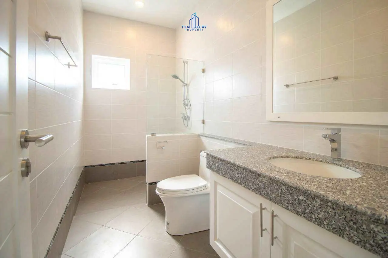 วิลล่าสระว่ายน้ำสไตล์โมเดิร์น 3 ห้องนอน สำหรับขาย ที่ Emerald Valley หัวหิน