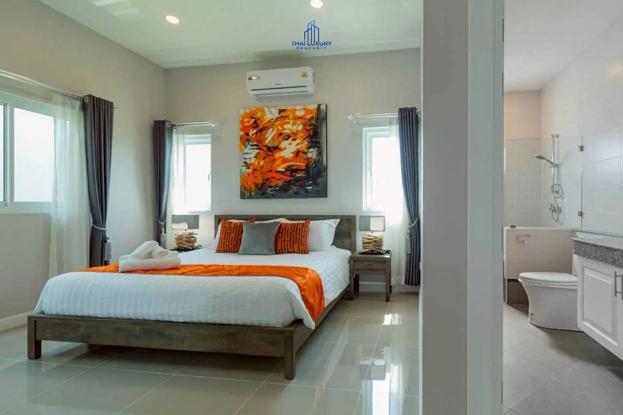 วิลล่าสระว่ายน้ำสไตล์โมเดิร์น 3 ห้องนอน สำหรับขาย ที่ Emerald Valley หัวหิน