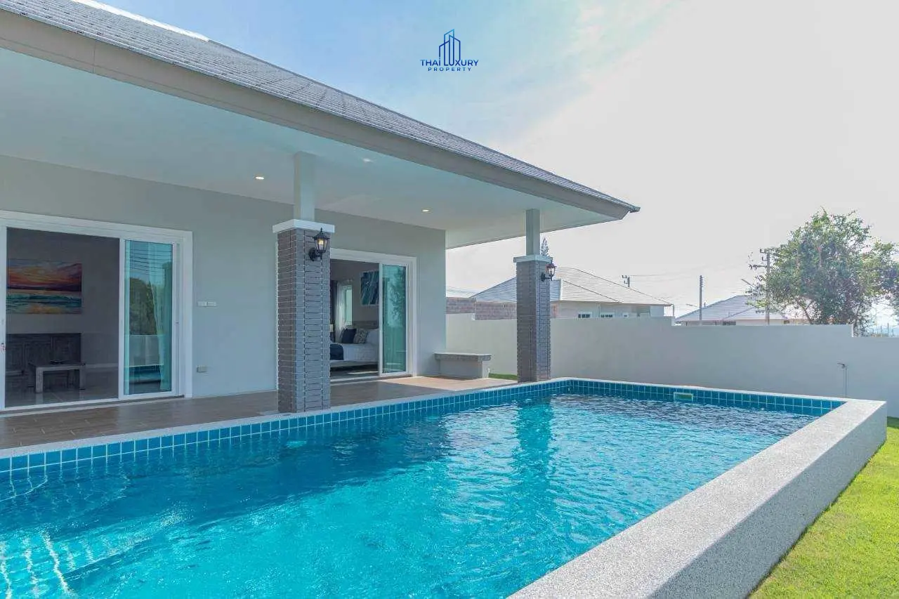 วิลล่าสระว่ายน้ำสไตล์โมเดิร์น 3 ห้องนอน สำหรับขาย ที่ Emerald Valley หัวหิน