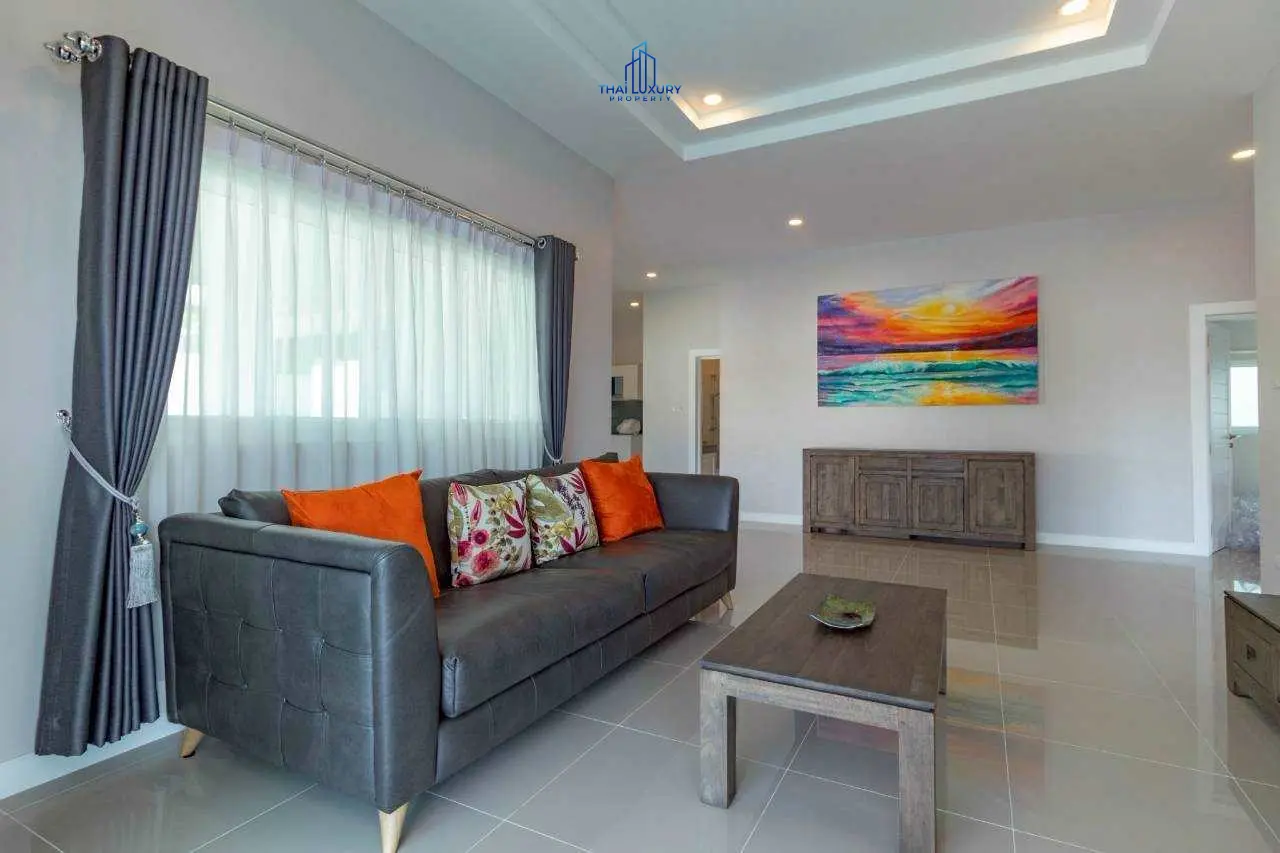 วิลล่าสระว่ายน้ำสไตล์โมเดิร์น 3 ห้องนอน สำหรับขาย ที่ Emerald Valley หัวหิน