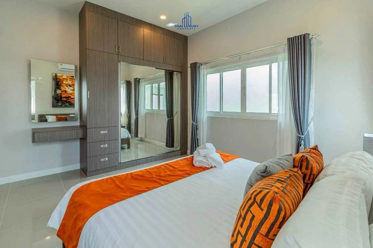 วิลล่าสระว่ายน้ำสไตล์โมเดิร์น 3 ห้องนอน สำหรับขาย ที่ Emerald Valley หัวหิน