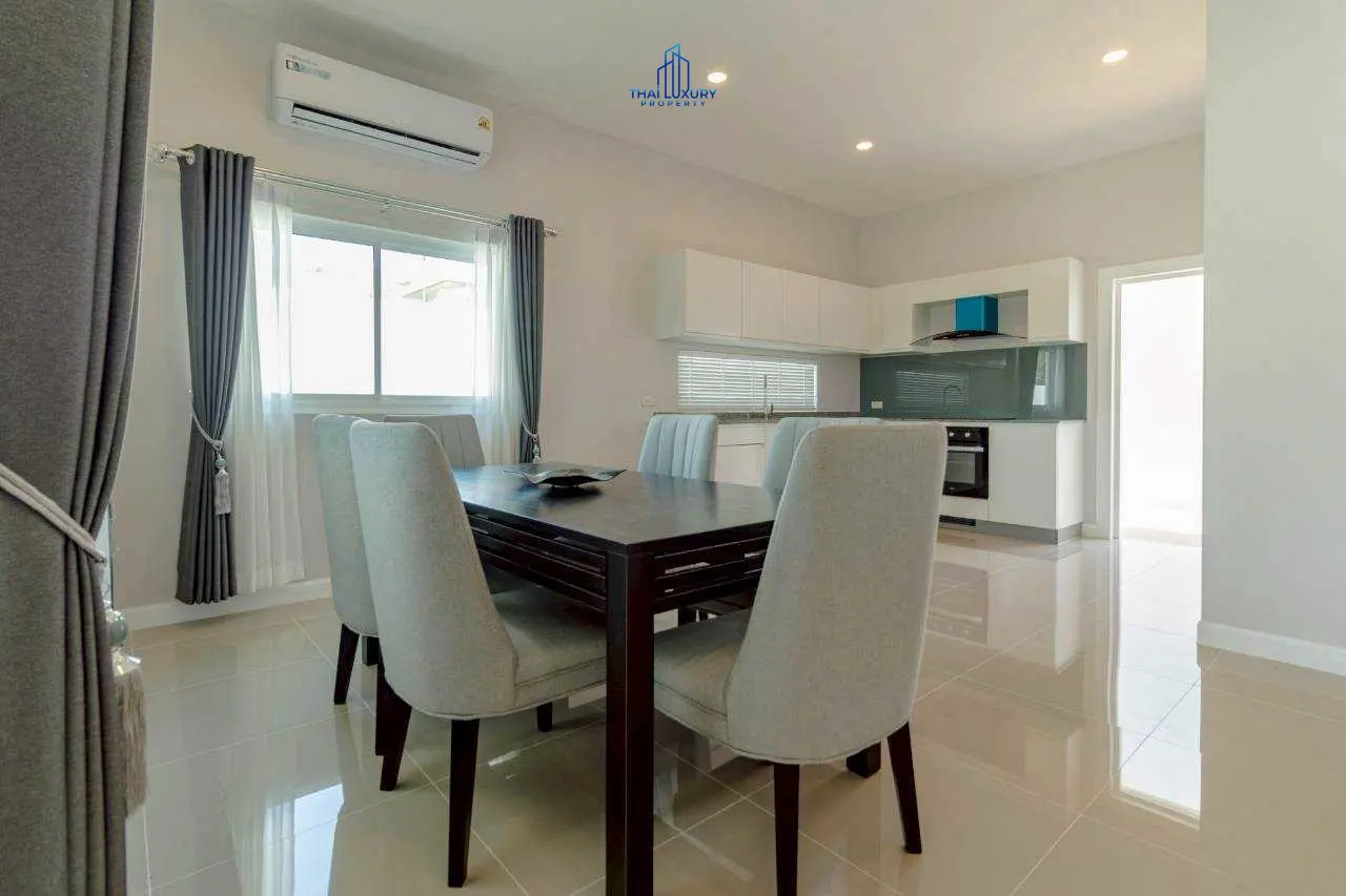 วิลล่าสระว่ายน้ำสไตล์โมเดิร์น 3 ห้องนอน สำหรับขาย ที่ Emerald Valley หัวหิน