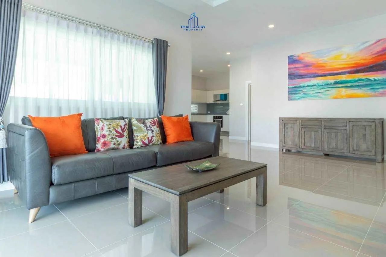 วิลล่าสระว่ายน้ำสไตล์โมเดิร์น 3 ห้องนอน สำหรับขาย ที่ Emerald Valley หัวหิน