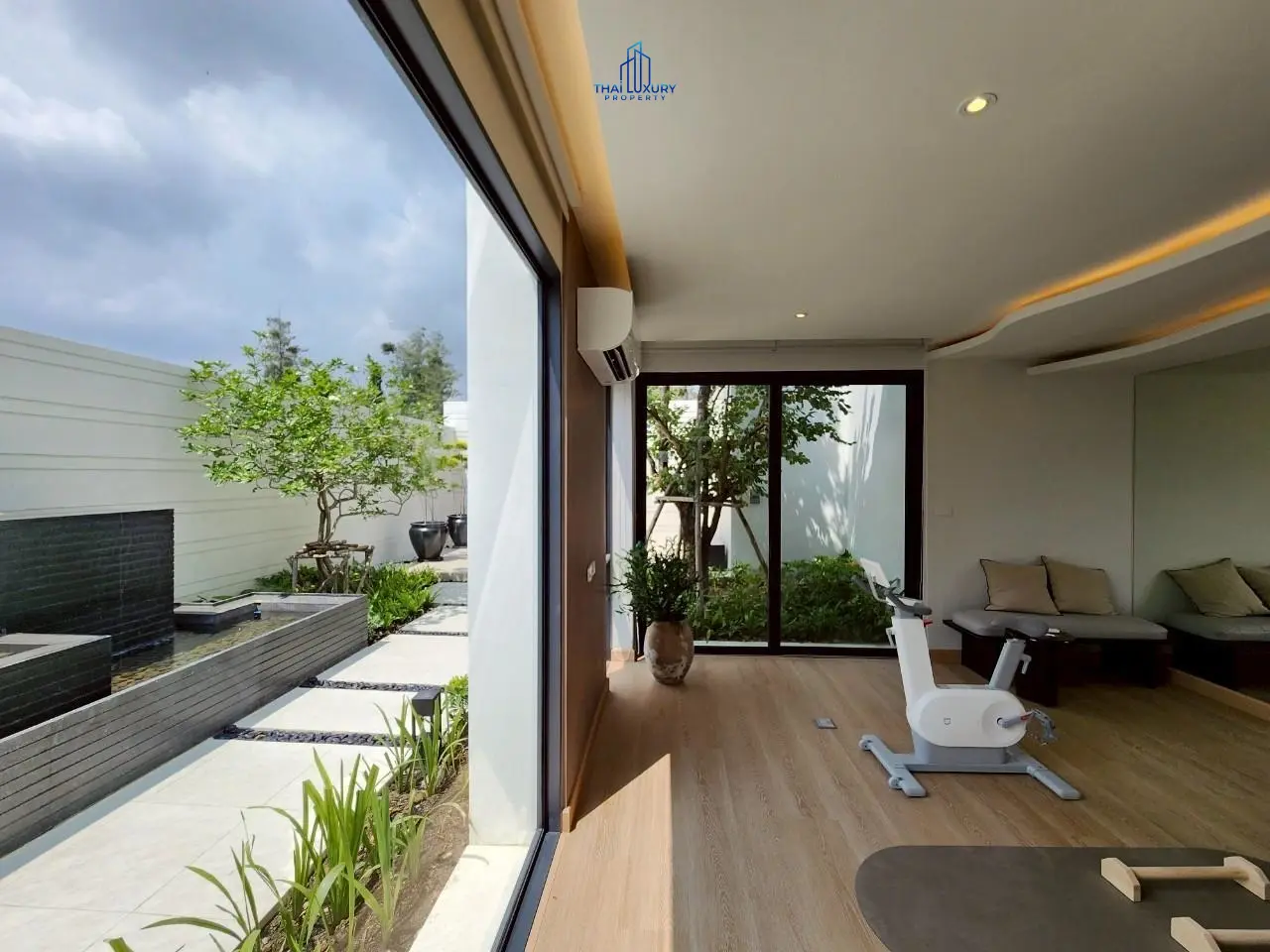 วิลล่าสระว่ายน้ำสุดหรูริมชายหาด 5 ห้องนอน สำหรับขาย ที่ Kehadfa Grand Villa ชะอำ - หัวหิน