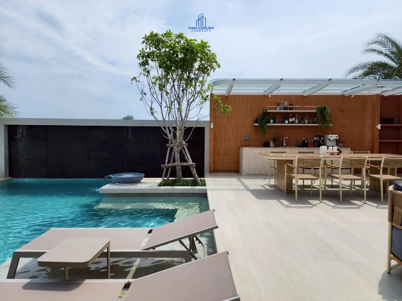 วิลล่าสระว่ายน้ำสุดหรูริมชายหาด 5 ห้องนอน สำหรับขาย ที่ Kehadfa Grand Villa ชะอำ - หัวหิน