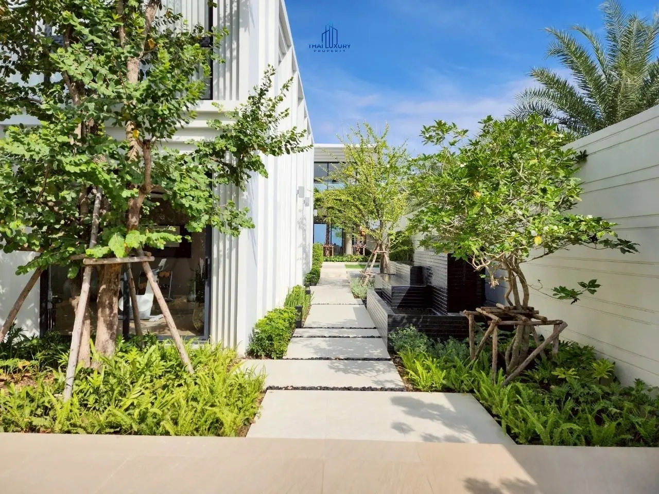 วิลล่าสระว่ายน้ำสุดหรูริมชายหาด 5 ห้องนอน สำหรับขาย ที่ Kehadfa Grand Villa ชะอำ - หัวหิน