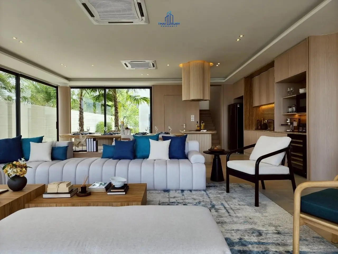 วิลล่าสระว่ายน้ำสุดหรูริมชายหาด 5 ห้องนอน สำหรับขาย ที่ Kehadfa Grand Villa ชะอำ - หัวหิน