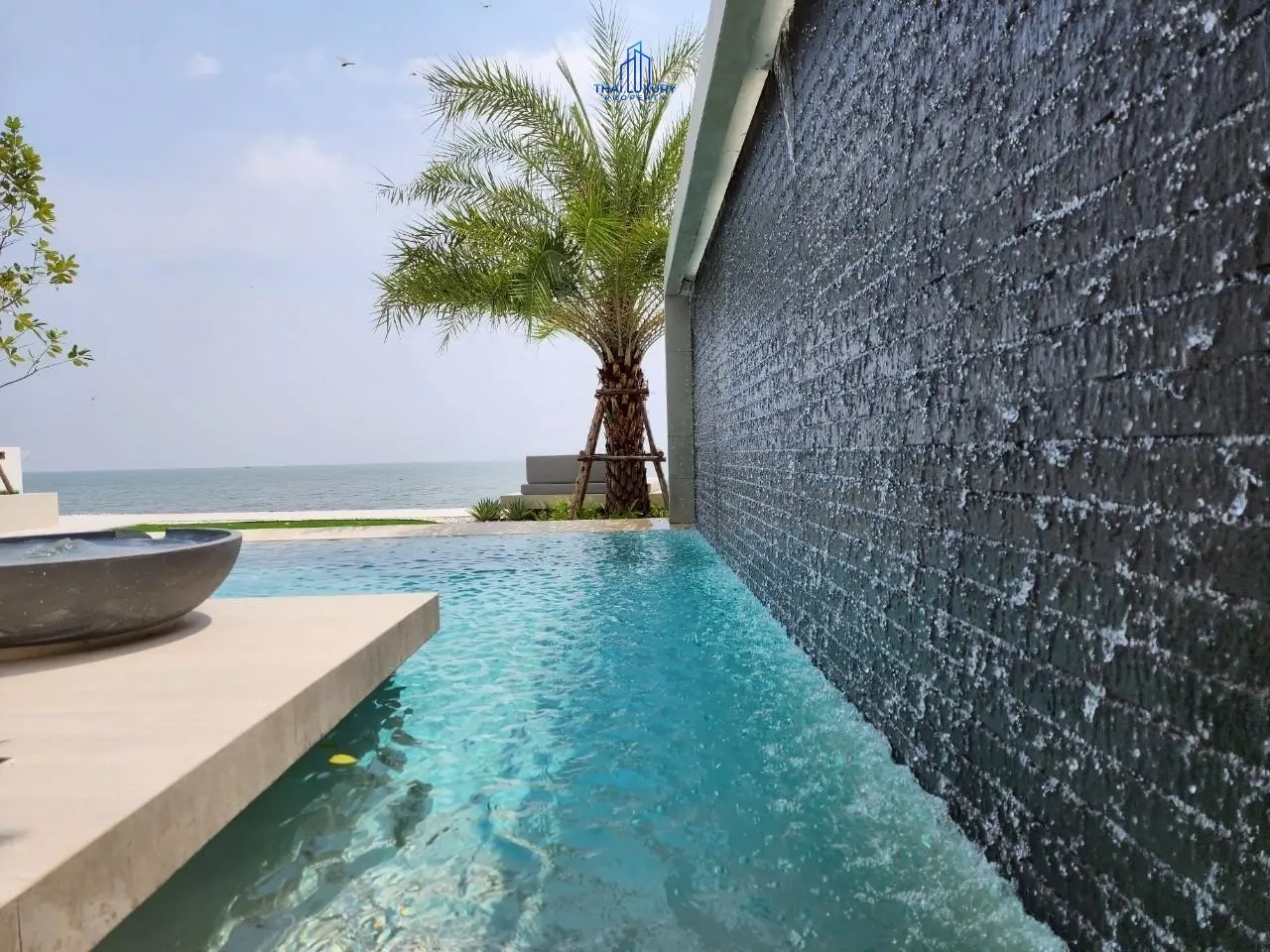 วิลล่าสระว่ายน้ำสุดหรูริมชายหาด 5 ห้องนอน สำหรับขาย ที่ Kehadfa Grand Villa ชะอำ - หัวหิน