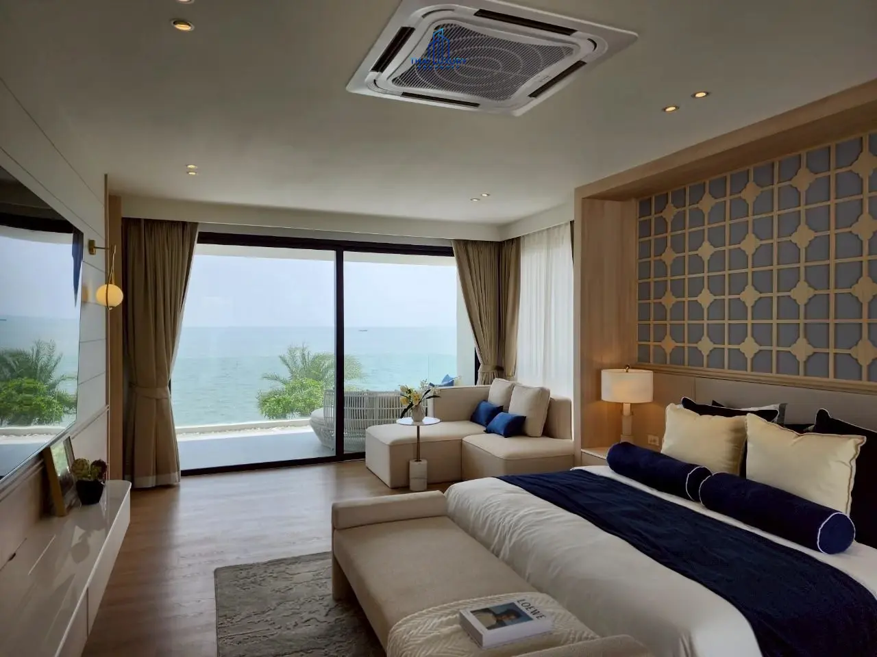 วิลล่าสระว่ายน้ำสุดหรูริมชายหาด 5 ห้องนอน สำหรับขาย ที่ Kehadfa Grand Villa ชะอำ - หัวหิน