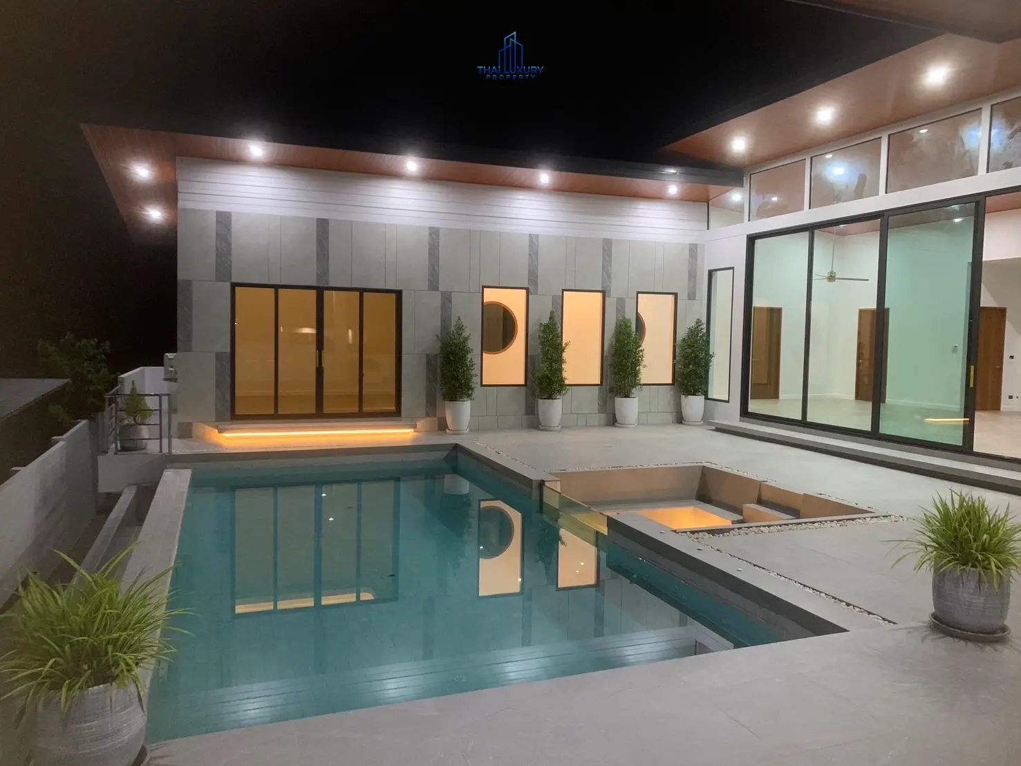 วิลล่าสระว่ายน้ำหรู 4 ห้องนอน สำหรับขาย ที่ทุ่งเยาว์ - ทับใต้