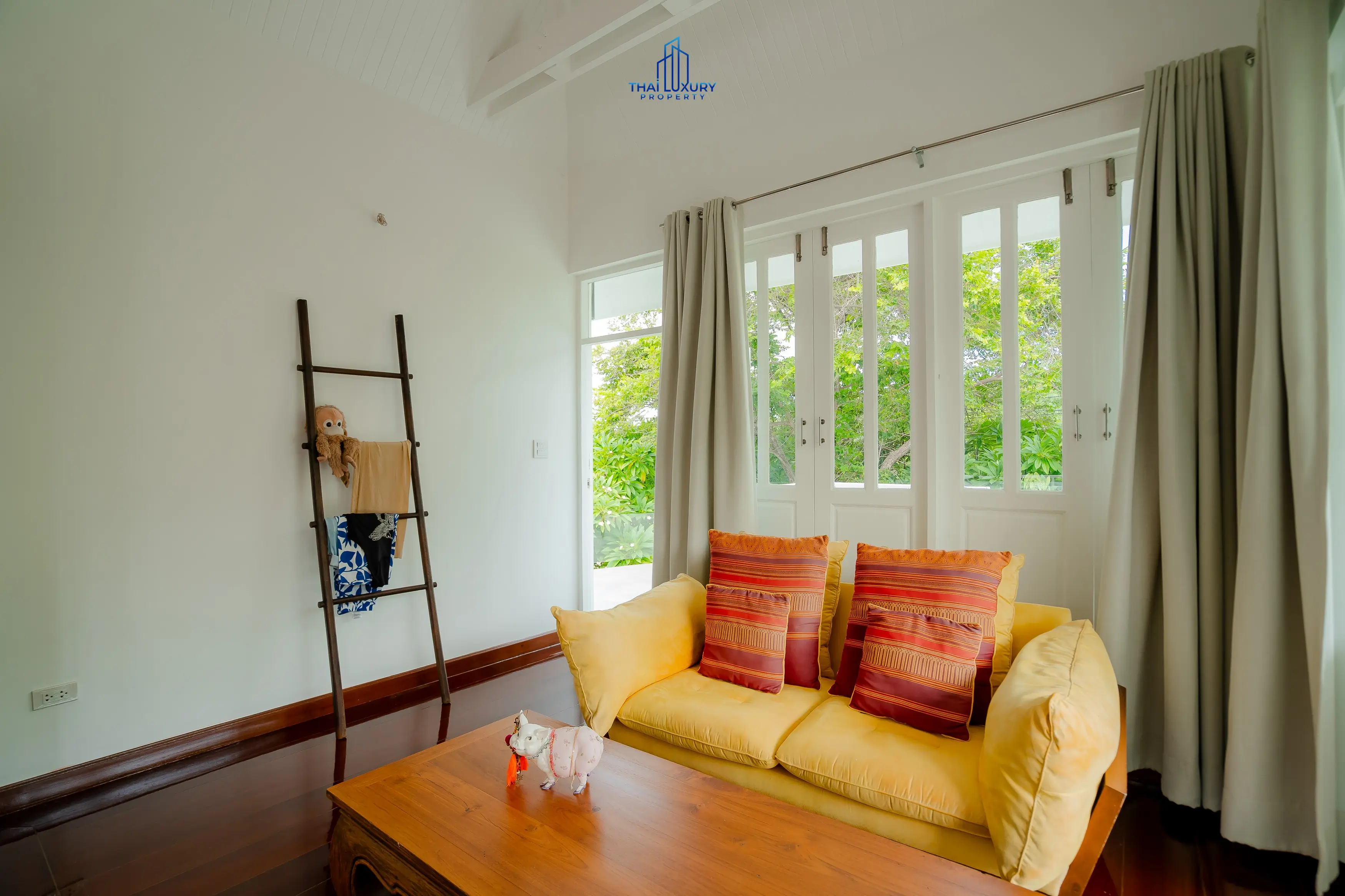 วิลล่าสระว่ายน้ำสุดหรู 4 ห้องนอน พร้อมวิวภูเขา ที่ไวท์โลตัส หัวหิน