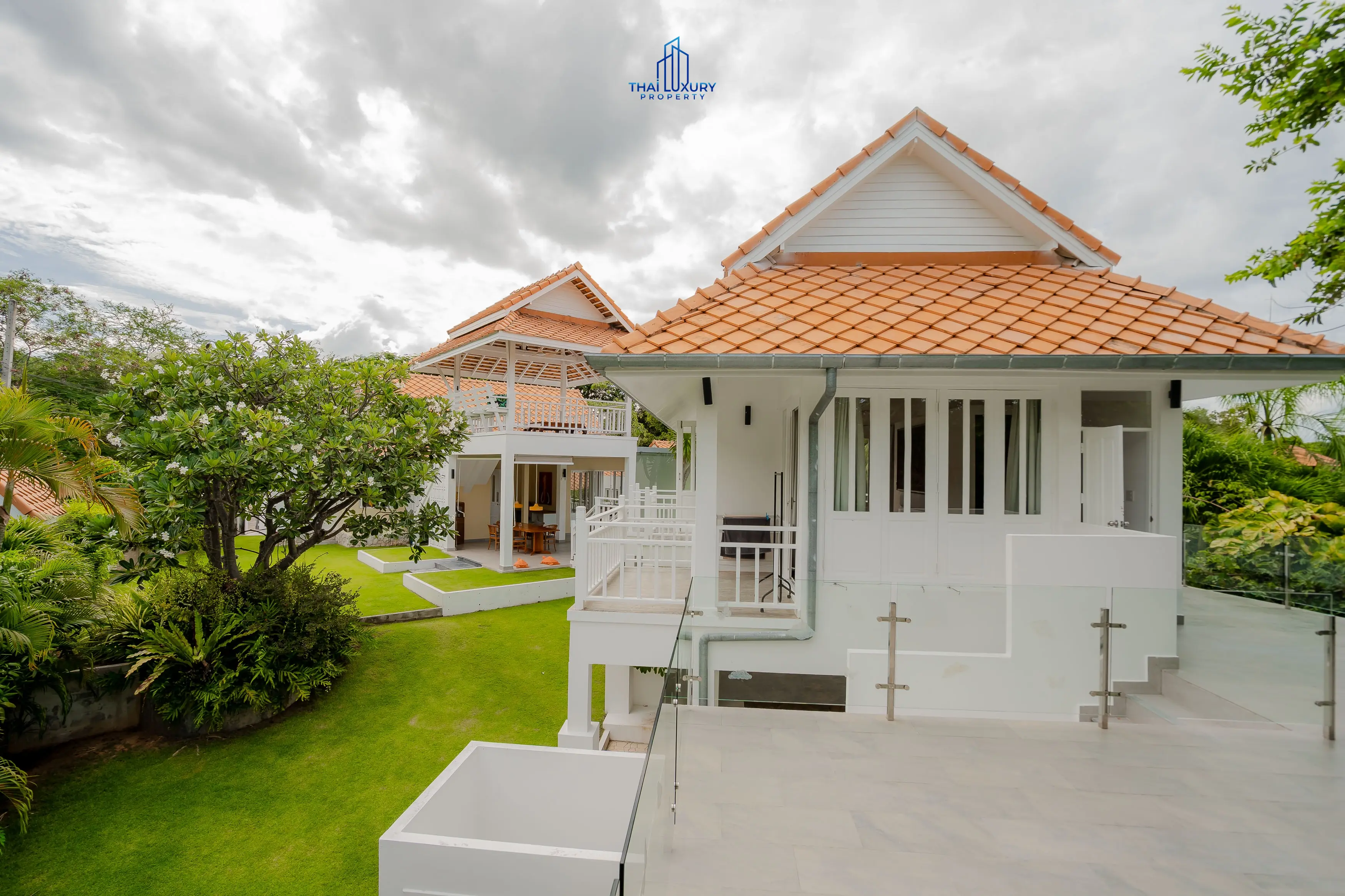 วิลล่าสระว่ายน้ำสุดหรู 4 ห้องนอน พร้อมวิวภูเขา ที่ไวท์โลตัส หัวหิน