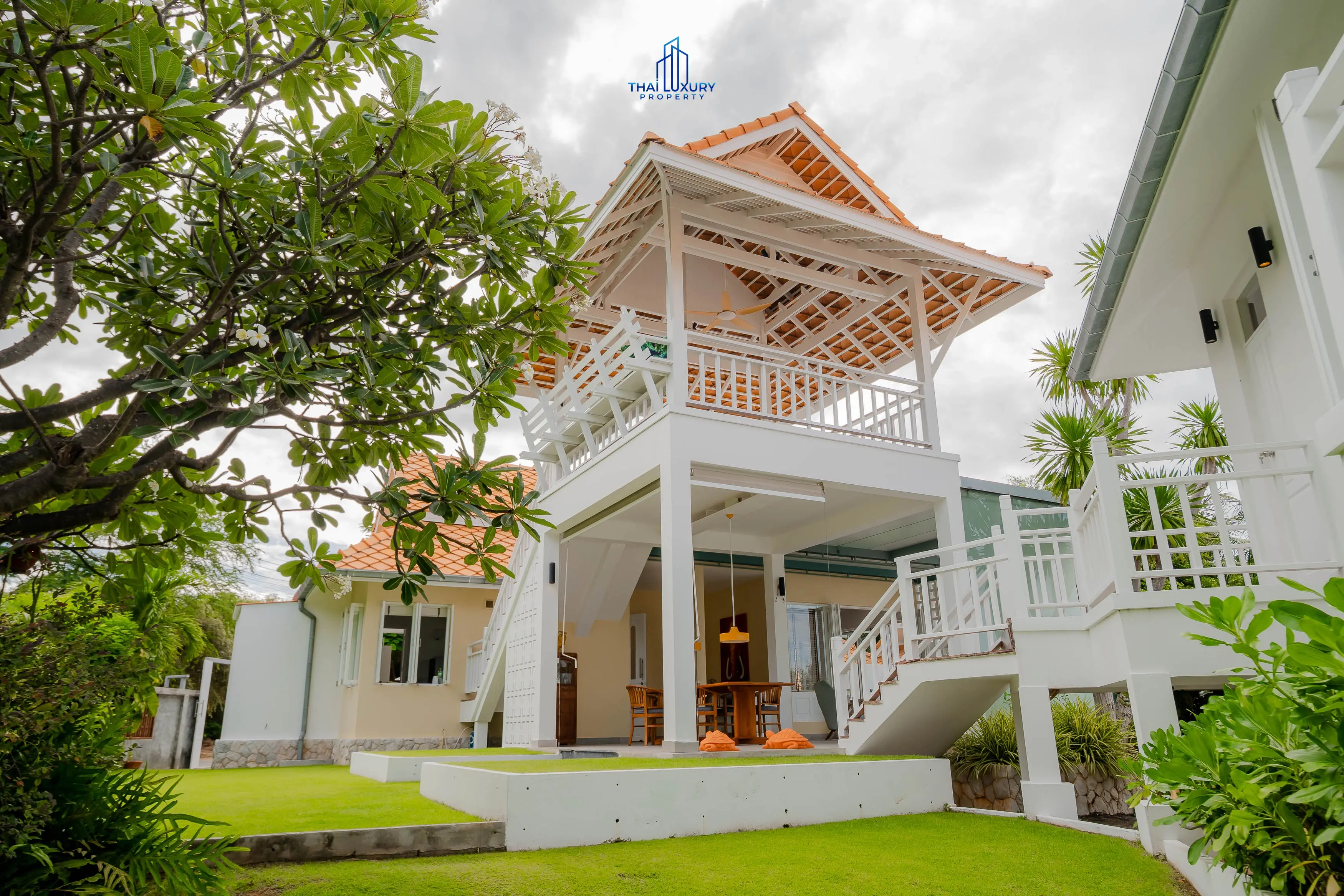 วิลล่าสระว่ายน้ำสุดหรู 4 ห้องนอน พร้อมวิวภูเขา ที่ไวท์โลตัส หัวหิน