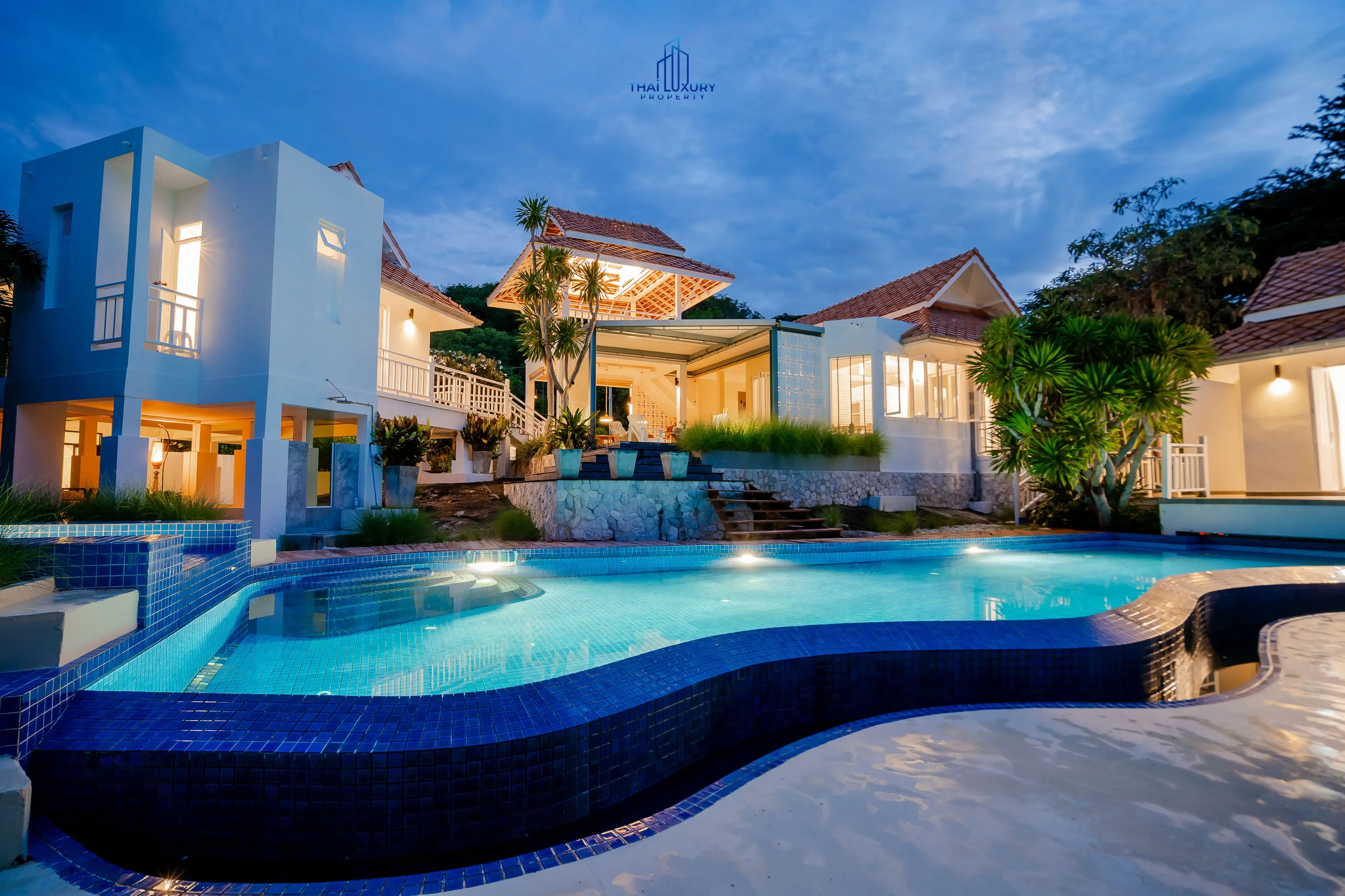 วิลล่าสระว่ายน้ำสุดหรู 4 ห้องนอน พร้อมวิวภูเขา ที่ไวท์โลตัส หัวหิน