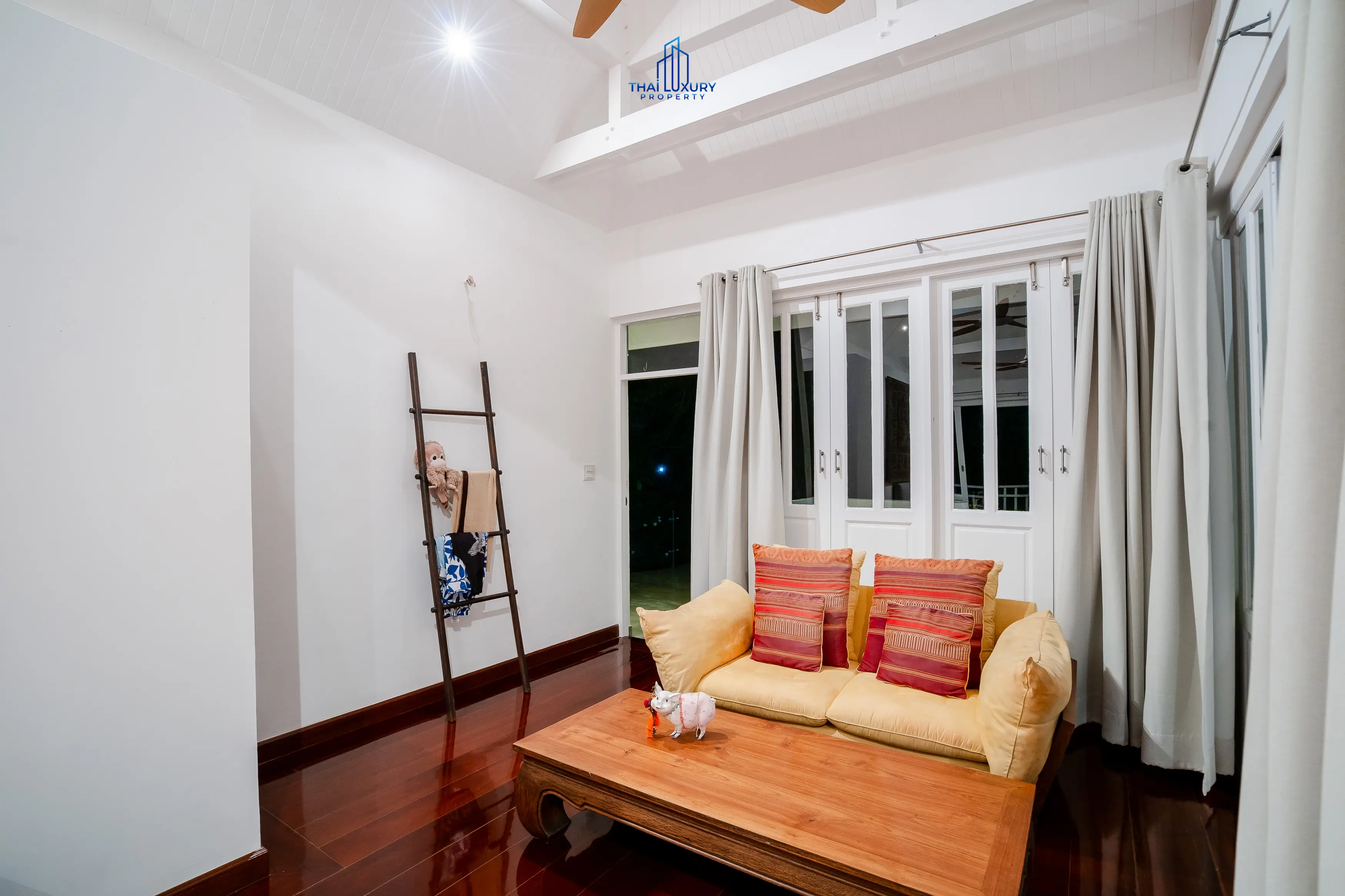 วิลล่าสระว่ายน้ำสุดหรู 4 ห้องนอน พร้อมวิวภูเขา ที่ไวท์โลตัส หัวหิน