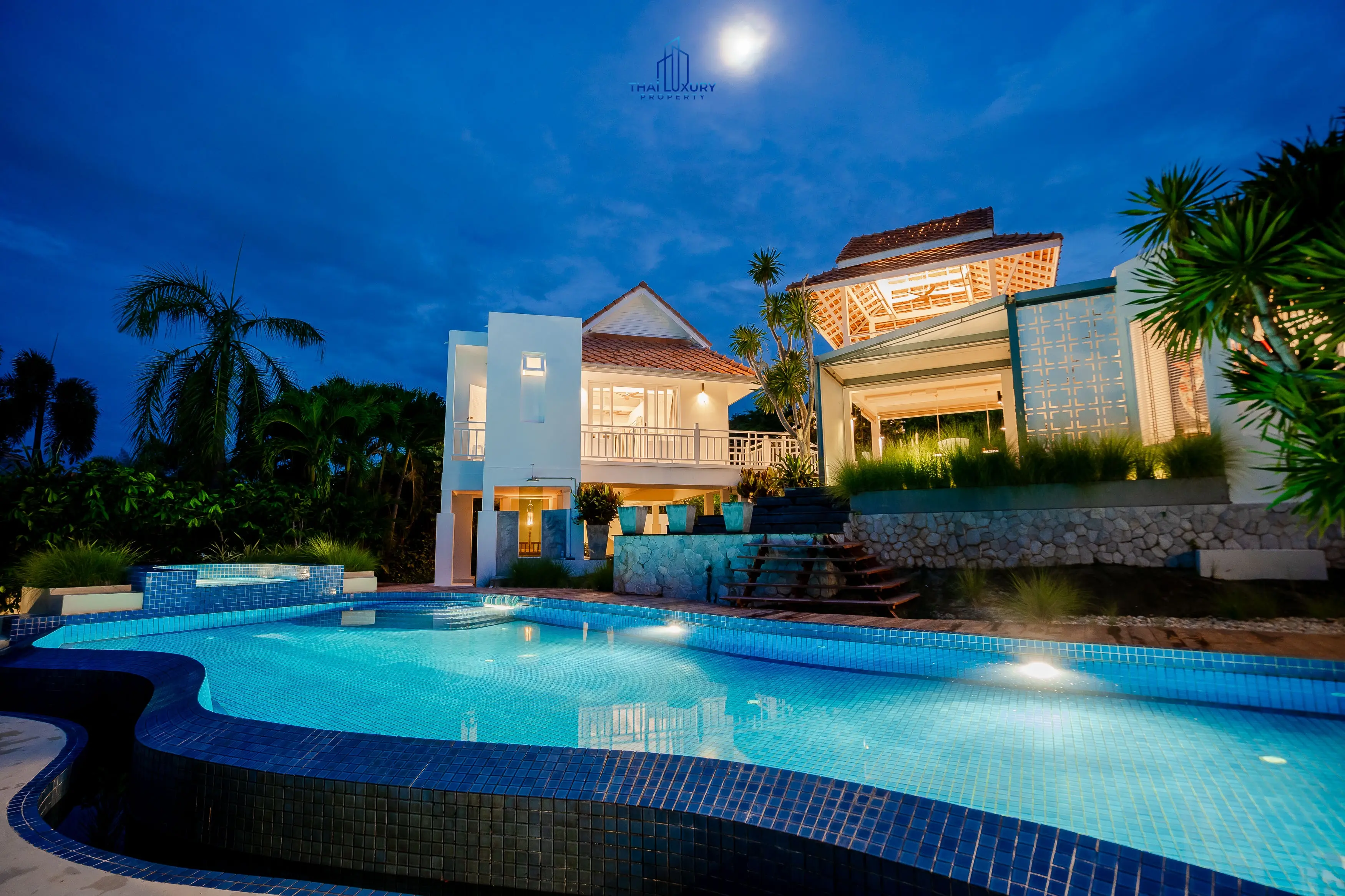 วิลล่าสระว่ายน้ำสุดหรู 4 ห้องนอน พร้อมวิวภูเขา ที่ไวท์โลตัส หัวหิน