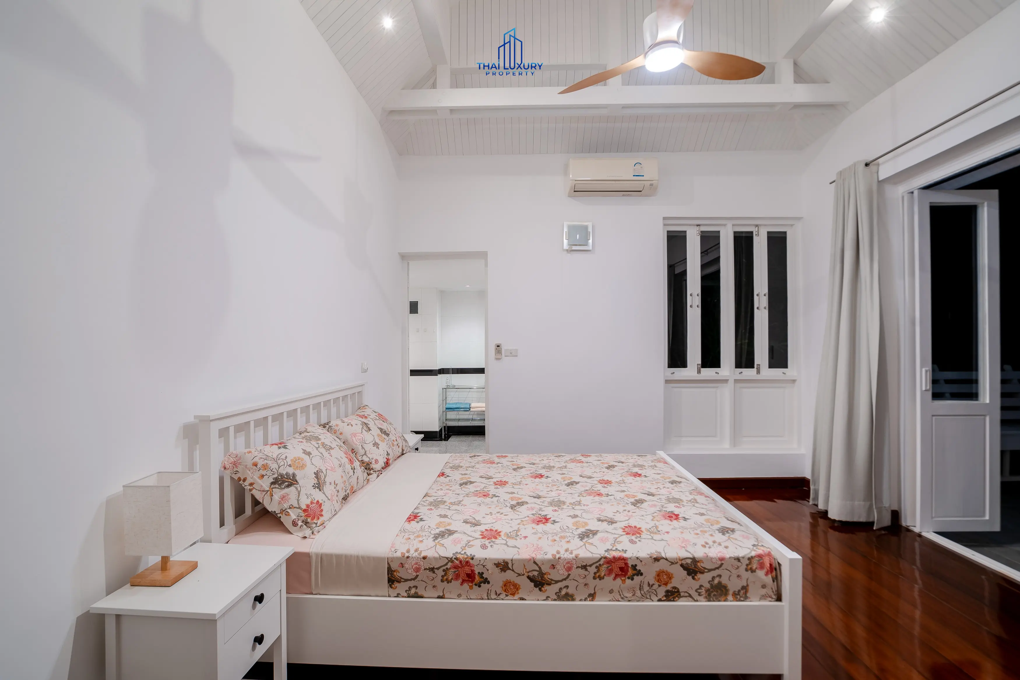 วิลล่าสระว่ายน้ำสุดหรู 4 ห้องนอน พร้อมวิวภูเขา ที่ไวท์โลตัส หัวหิน