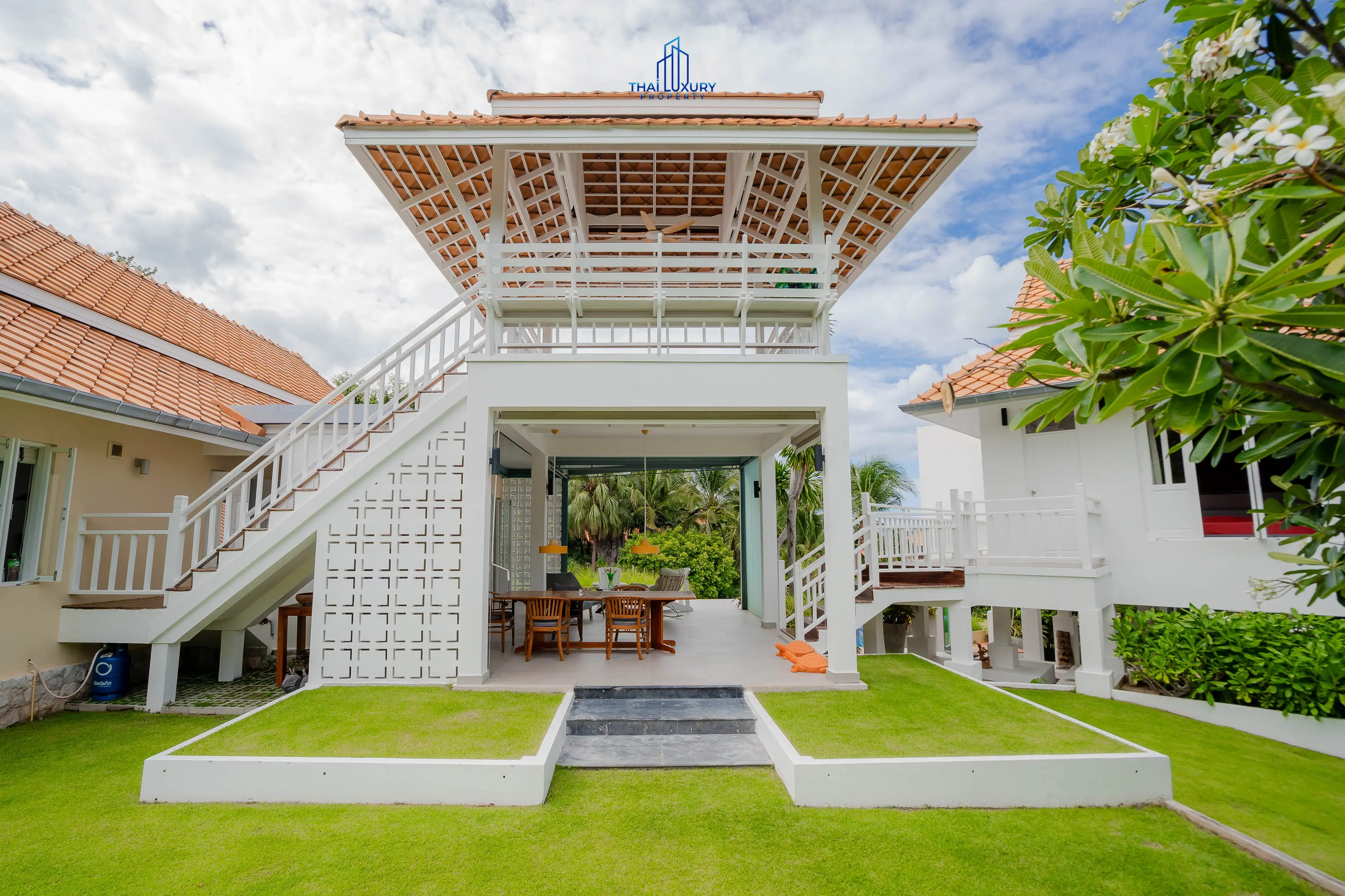 วิลล่าสระว่ายน้ำสุดหรู 4 ห้องนอน พร้อมวิวภูเขา ที่ไวท์โลตัส หัวหิน