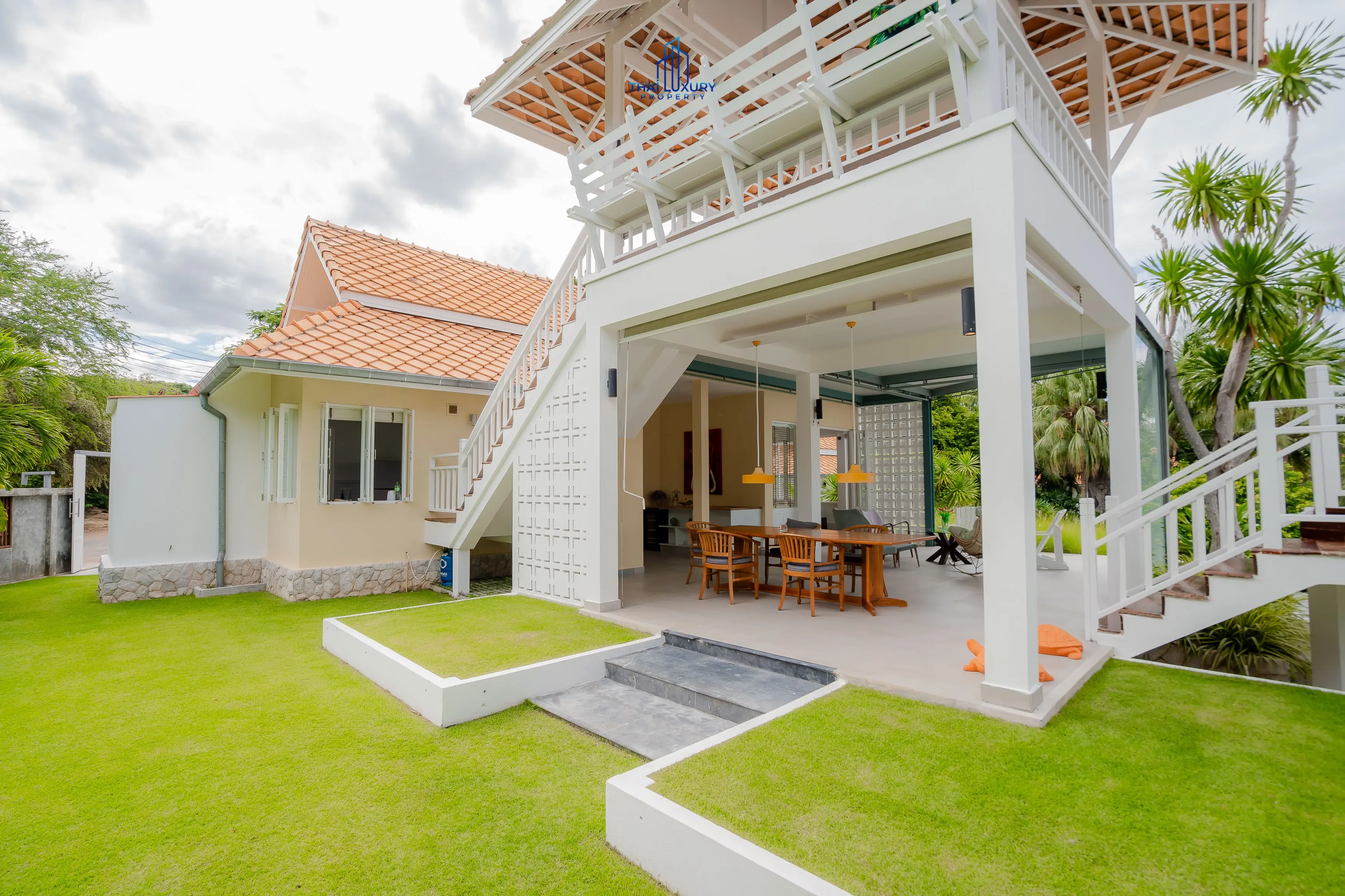 วิลล่าสระว่ายน้ำสุดหรู 4 ห้องนอน พร้อมวิวภูเขา ที่ไวท์โลตัส หัวหิน