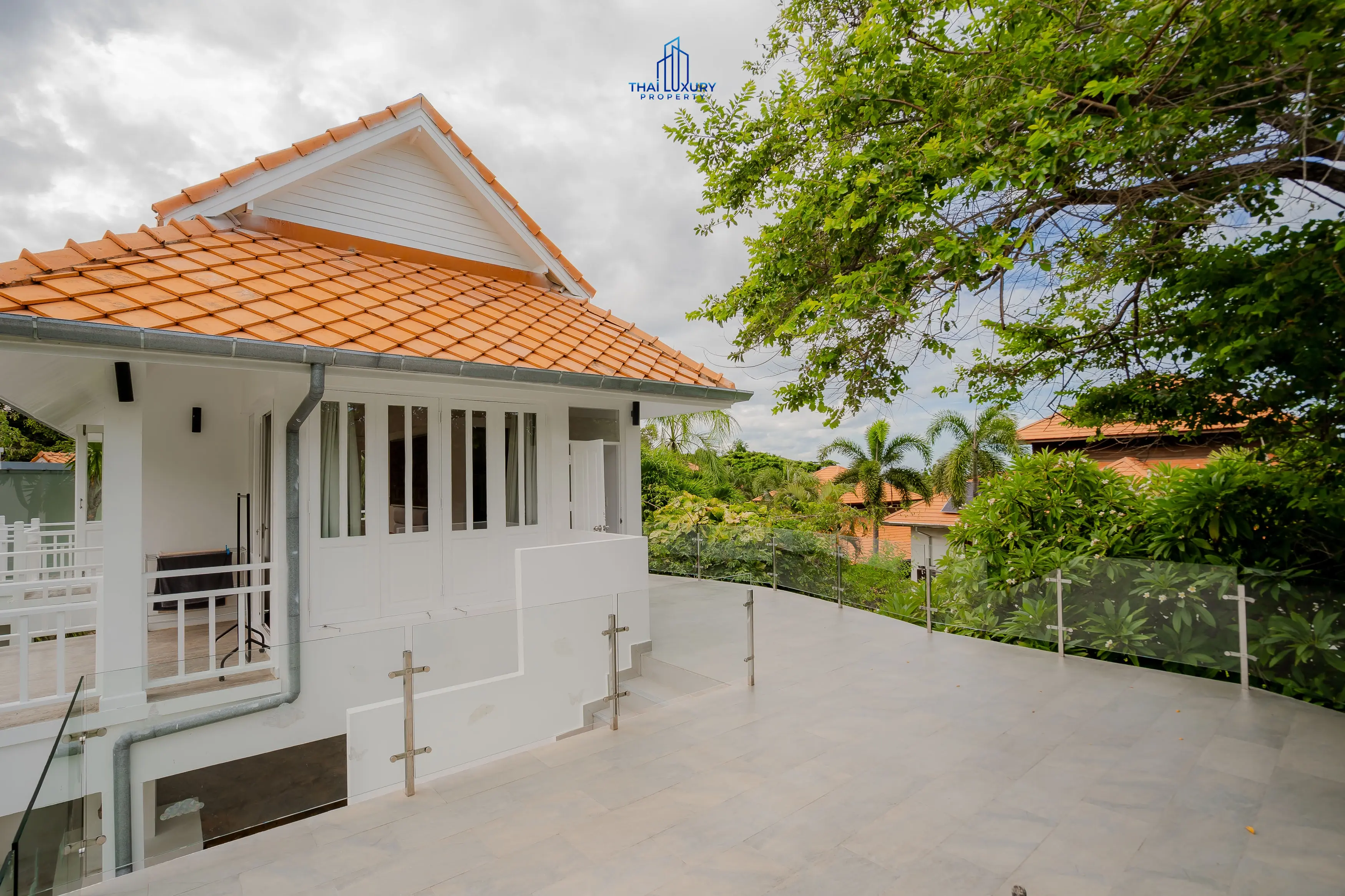 วิลล่าสระว่ายน้ำสุดหรู 4 ห้องนอน พร้อมวิวภูเขา ที่ไวท์โลตัส หัวหิน