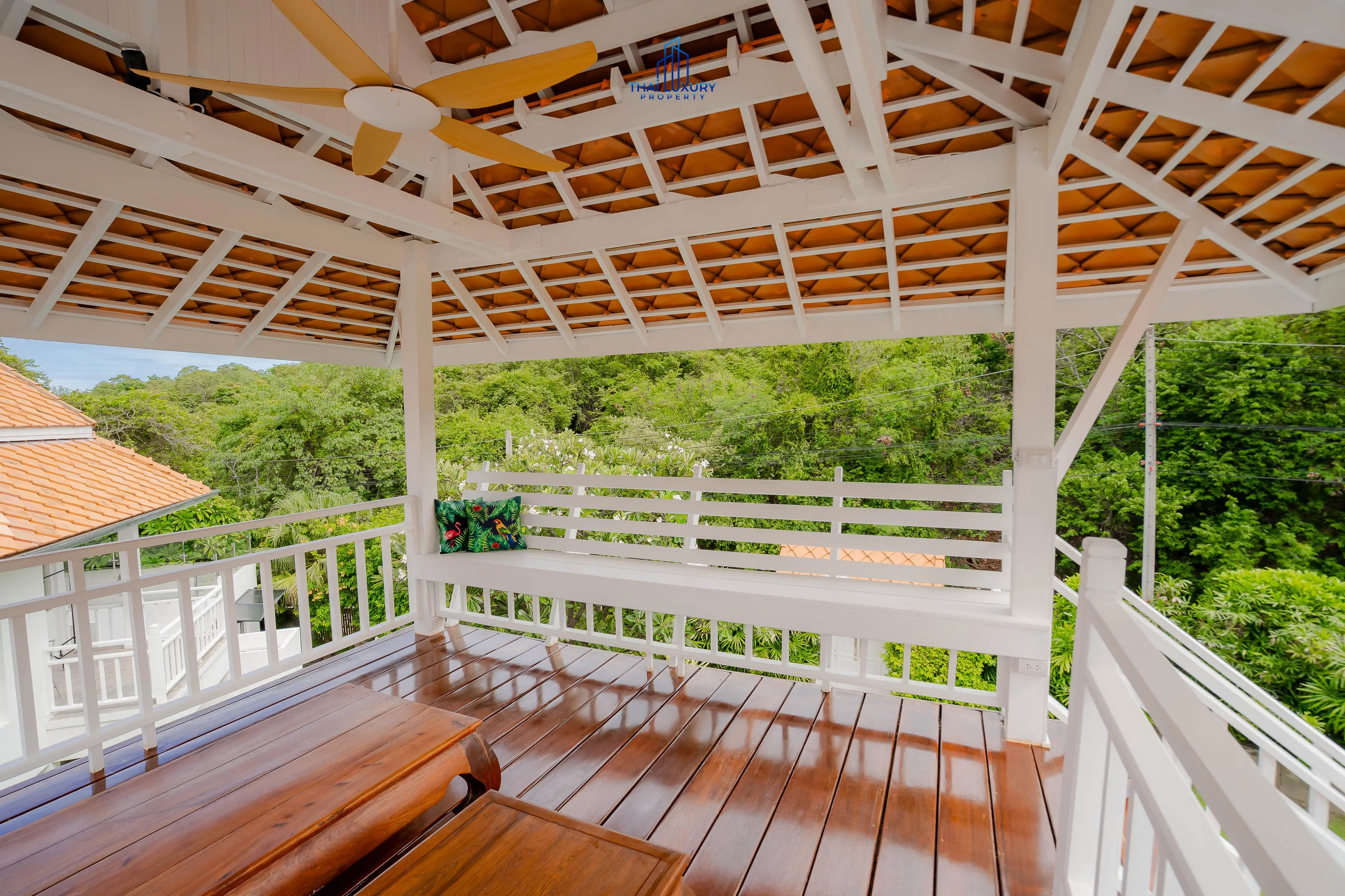 วิลล่าสระว่ายน้ำสุดหรู 4 ห้องนอน พร้อมวิวภูเขา ที่ไวท์โลตัส หัวหิน