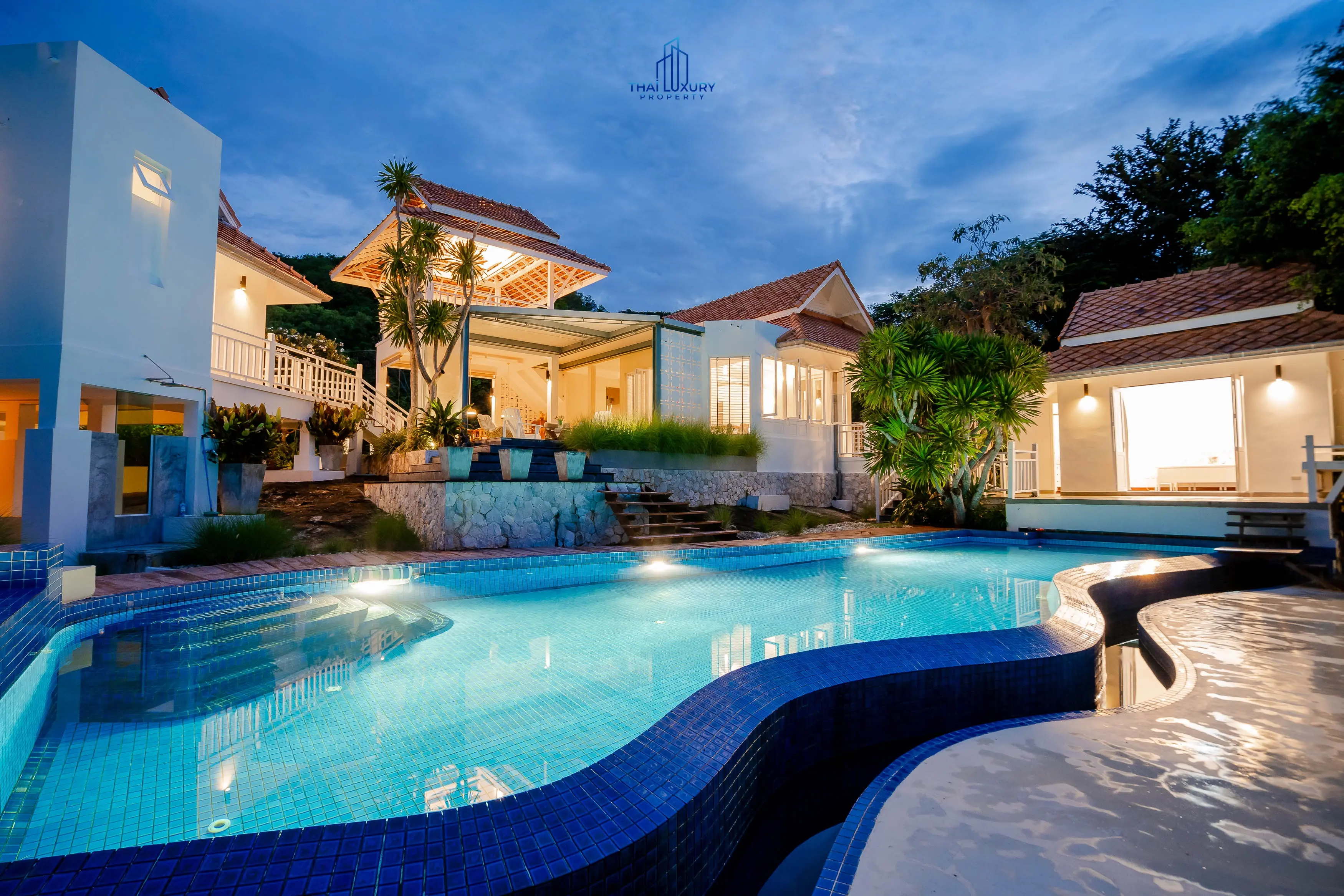 วิลล่าสระว่ายน้ำสุดหรู 4 ห้องนอน พร้อมวิวภูเขา ที่ไวท์โลตัส หัวหิน