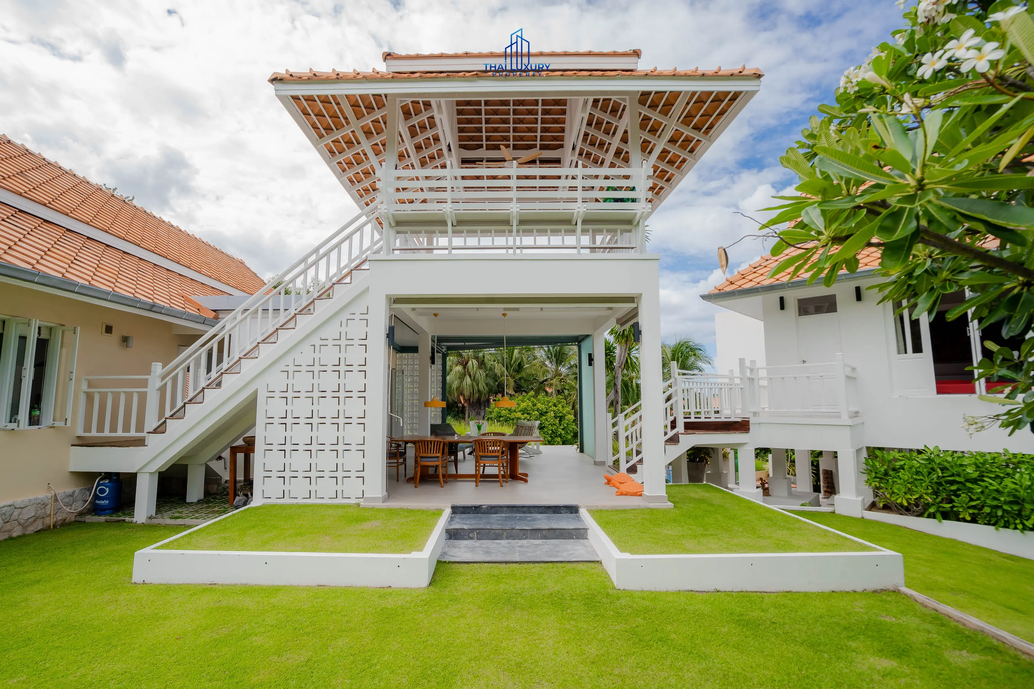 วิลล่าสระว่ายน้ำสุดหรู 4 ห้องนอน พร้อมวิวภูเขา ที่ไวท์โลตัส หัวหิน