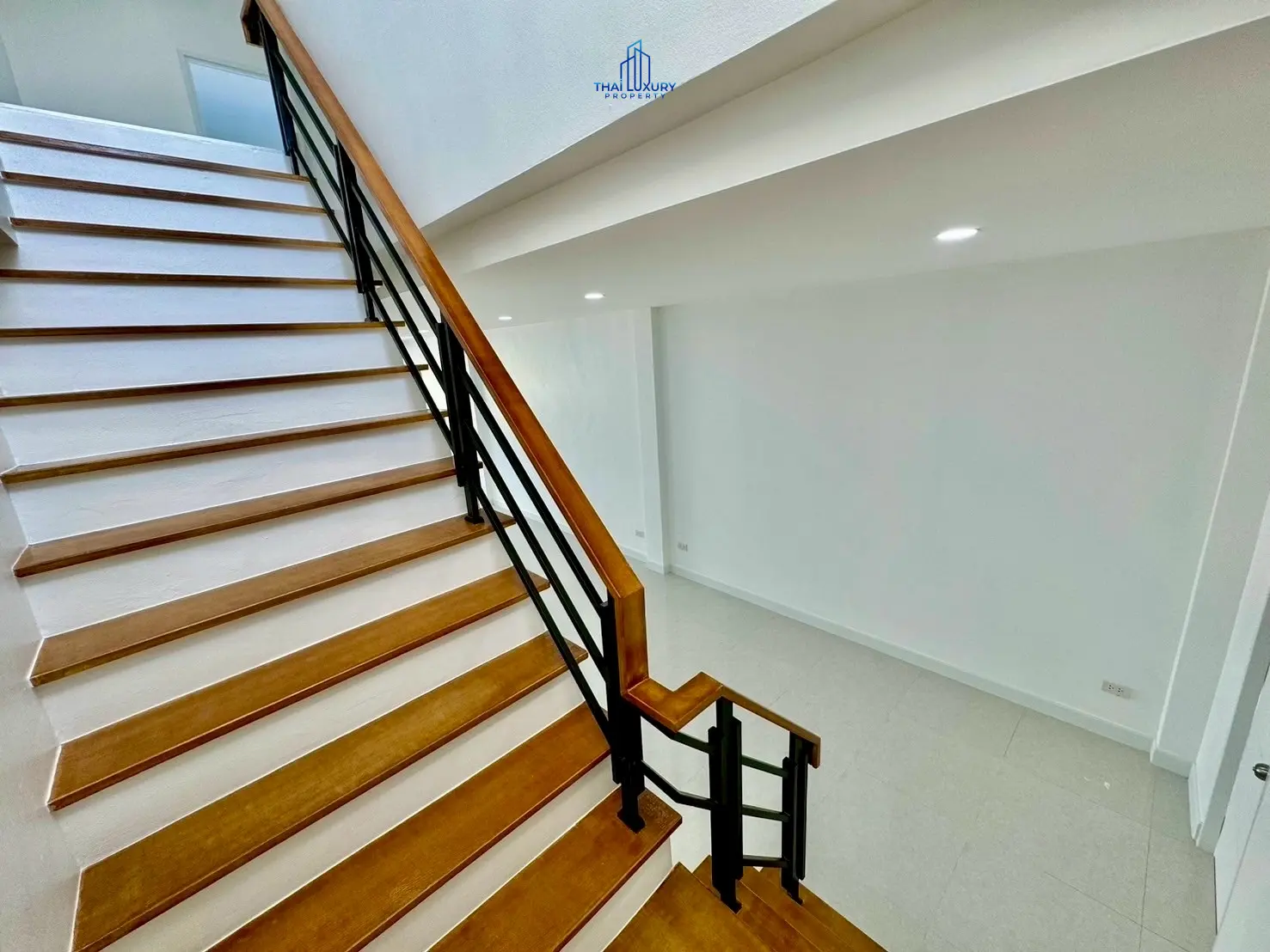 ทาวน์เฮาส์ 2 ชั้น 2 ห้องนอน สวยพร้อมขาย ที่หนองขอน – หัวหิน