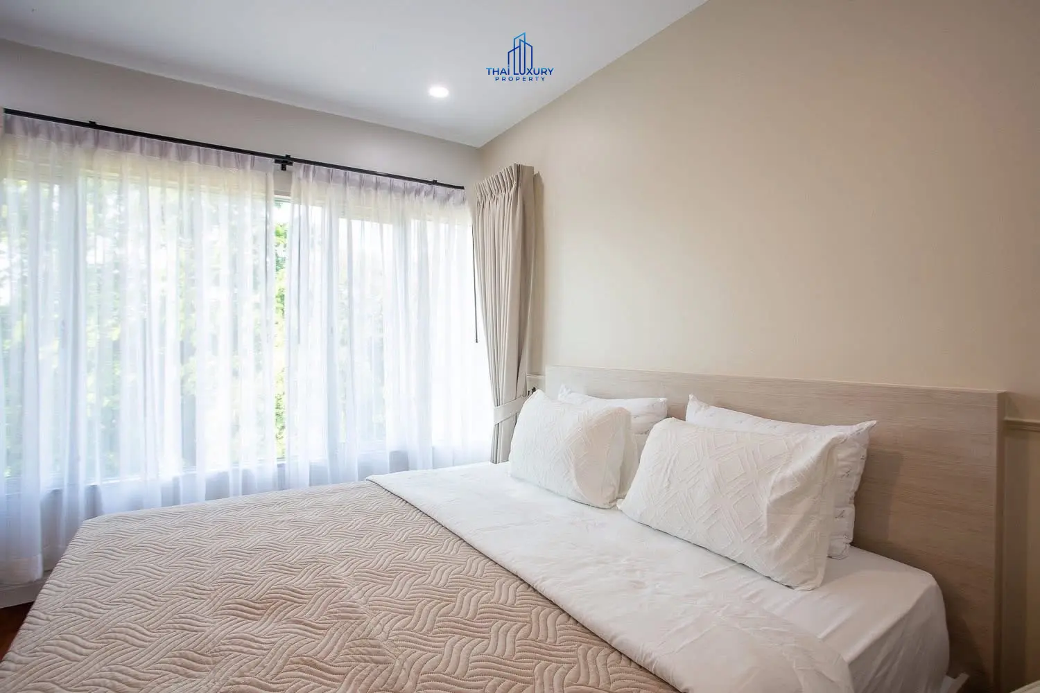 ขายคอนโดหรูริมทะเล 2 ห้องนอน ที่บ้านแสนดาว หัวหิน