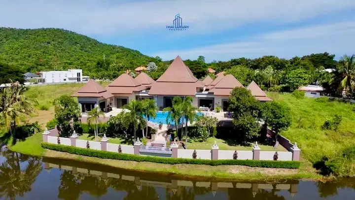 วิลล่าสไตล์โมเดิร์น 6 ห้องนอน สำหรับขาย ที่ Palm Hills ชะอำ – หัวหิน