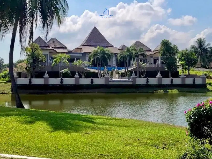 วิลล่าสไตล์โมเดิร์น 6 ห้องนอน สำหรับขาย ที่ Palm Hills ชะอำ – หัวหิน