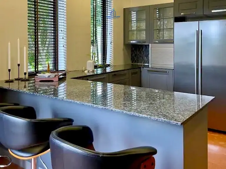 วิลล่าสไตล์โมเดิร์น 6 ห้องนอน สำหรับขาย ที่ Palm Hills ชะอำ – หัวหิน