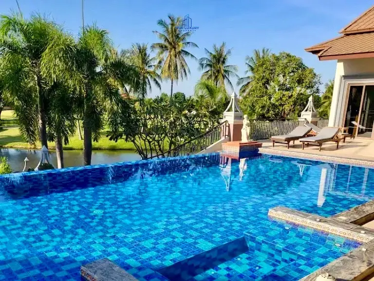 วิลล่าสไตล์โมเดิร์น 6 ห้องนอน สำหรับขาย ที่ Palm Hills ชะอำ – หัวหิน