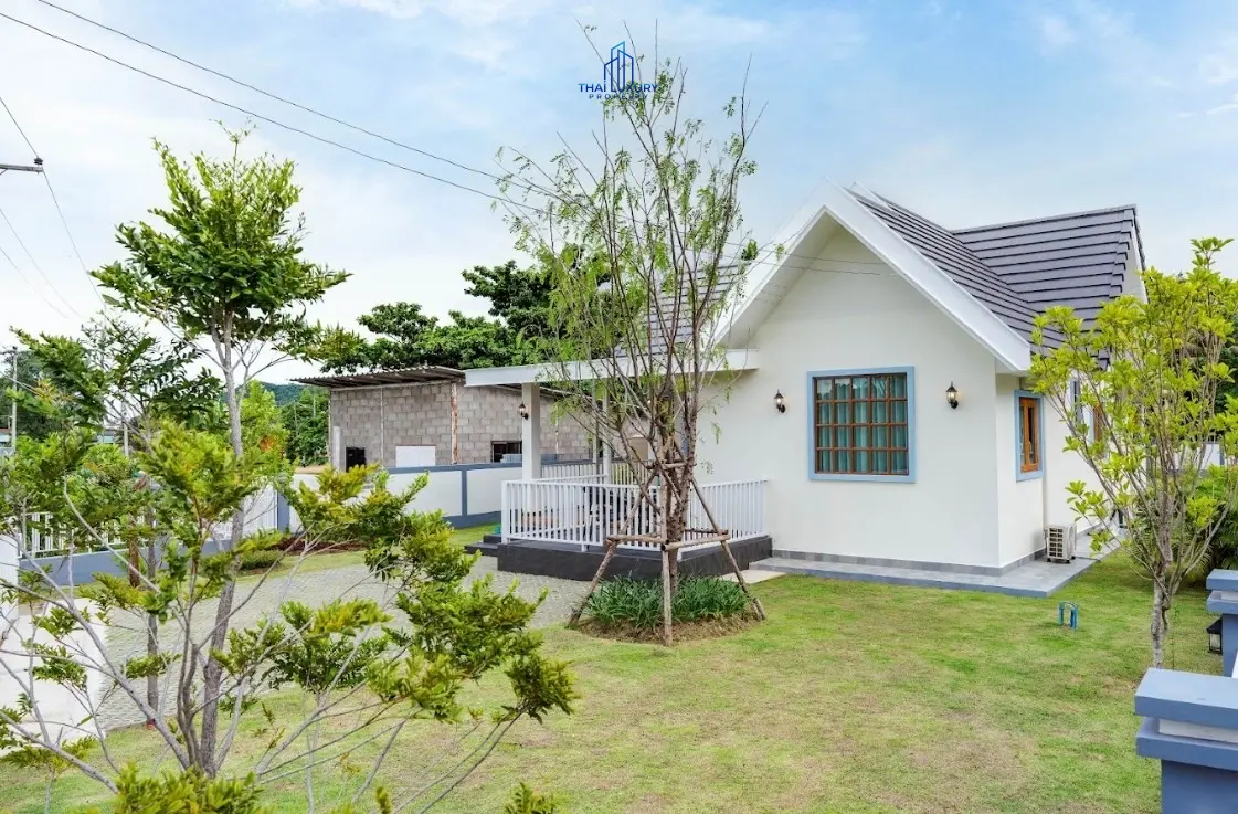 วิลล่าสระว่ายน้ำสไตล์โมเดิร์น 3 ห้องนอน เดี่ยวส่วนตัว สำหรับขาย ที่ชะอำ – หัวหิน