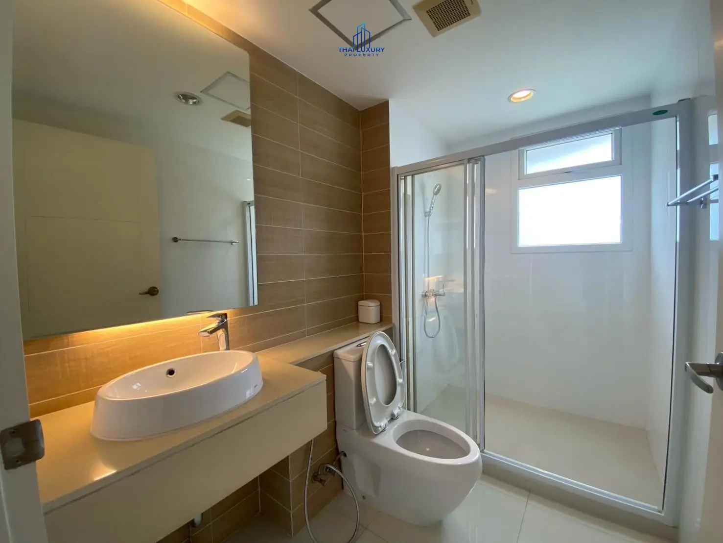 Baan Dao Tem Fah: คอนโดหน้าหาด 3 ห้องนอน พร้อมวิวทะเล ให้เช่า