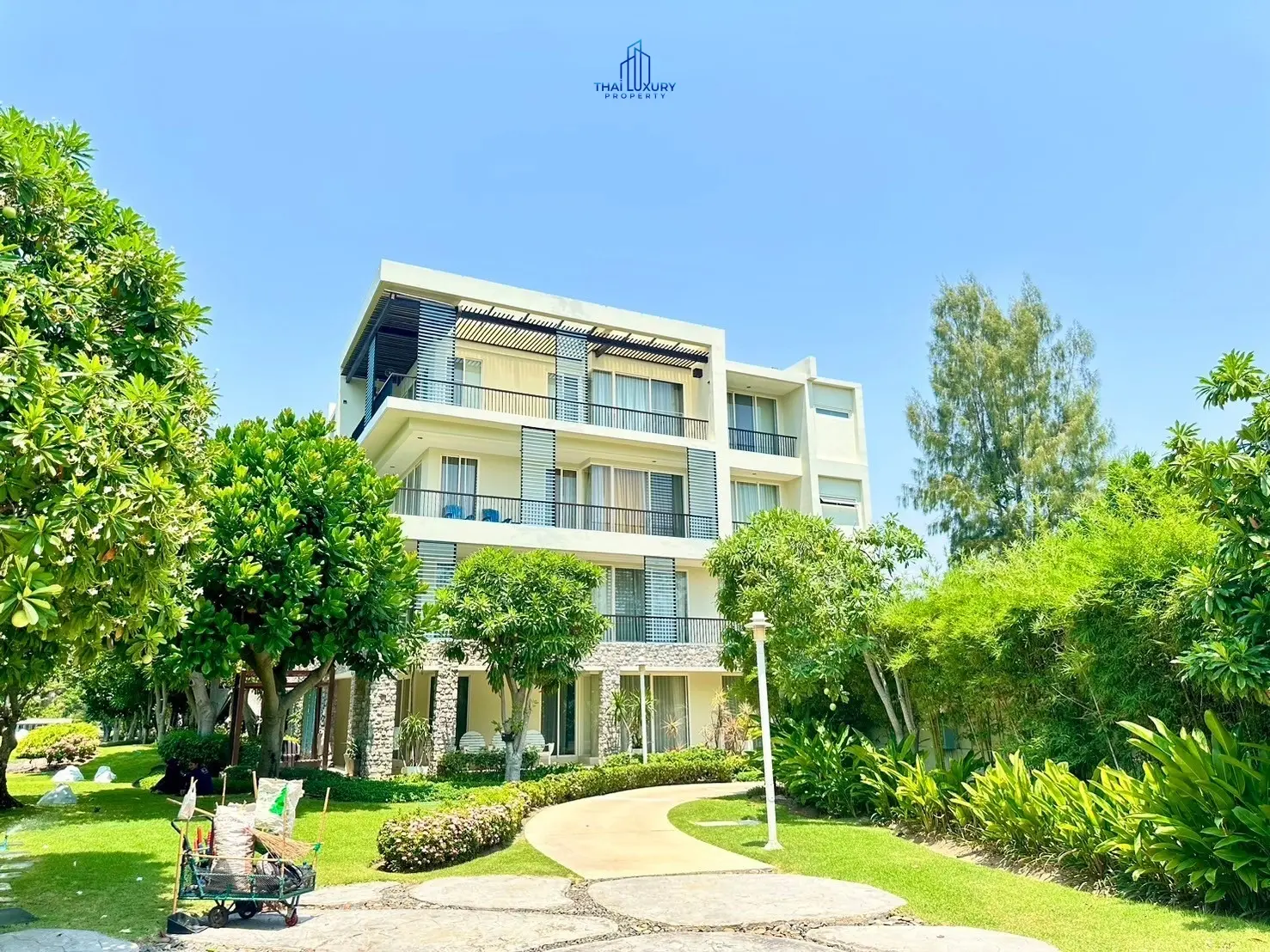 คอนโดสุดหรู ริมชายหาด 3 ห้องนอน พร้อมวิวทะเล ที่ บ้านนับกลืน หัวหิน