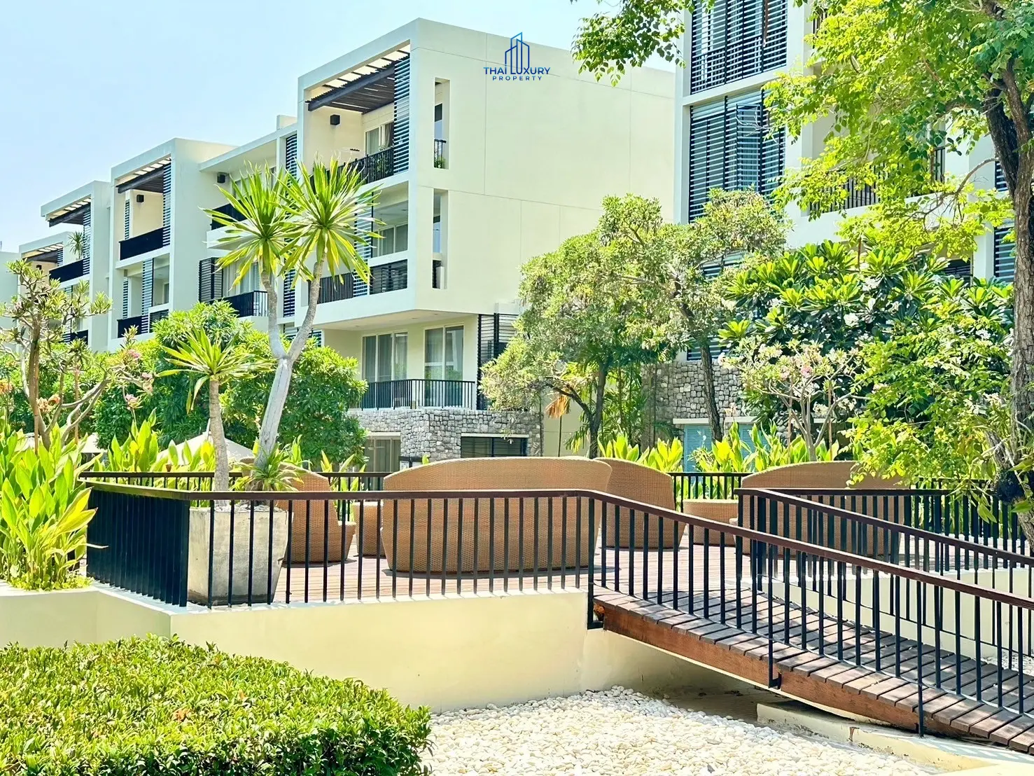 คอนโดสุดหรู ริมชายหาด 3 ห้องนอน พร้อมวิวทะเล ที่ บ้านนับกลืน หัวหิน