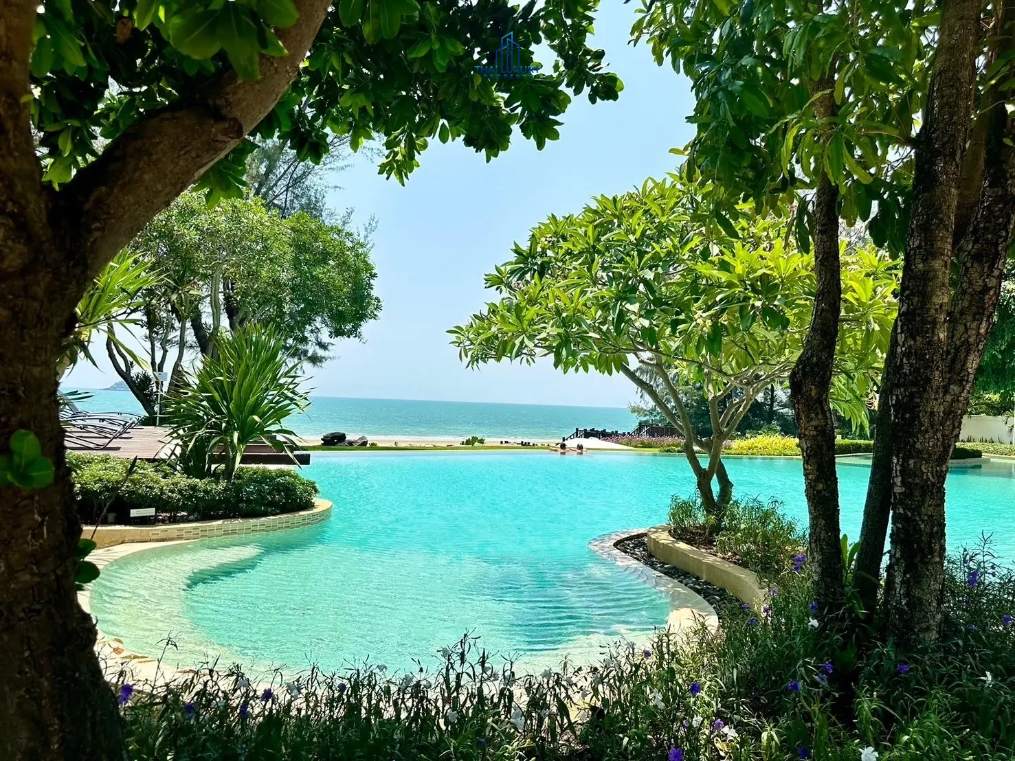 คอนโดสุดหรู ริมชายหาด 3 ห้องนอน พร้อมวิวทะเล ที่ บ้านนับกลืน หัวหิน