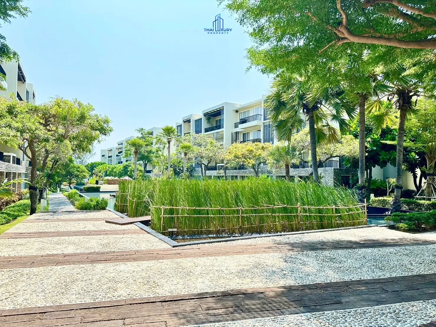คอนโดสุดหรู ริมชายหาด 3 ห้องนอน พร้อมวิวทะเล ที่ บ้านนับกลืน หัวหิน