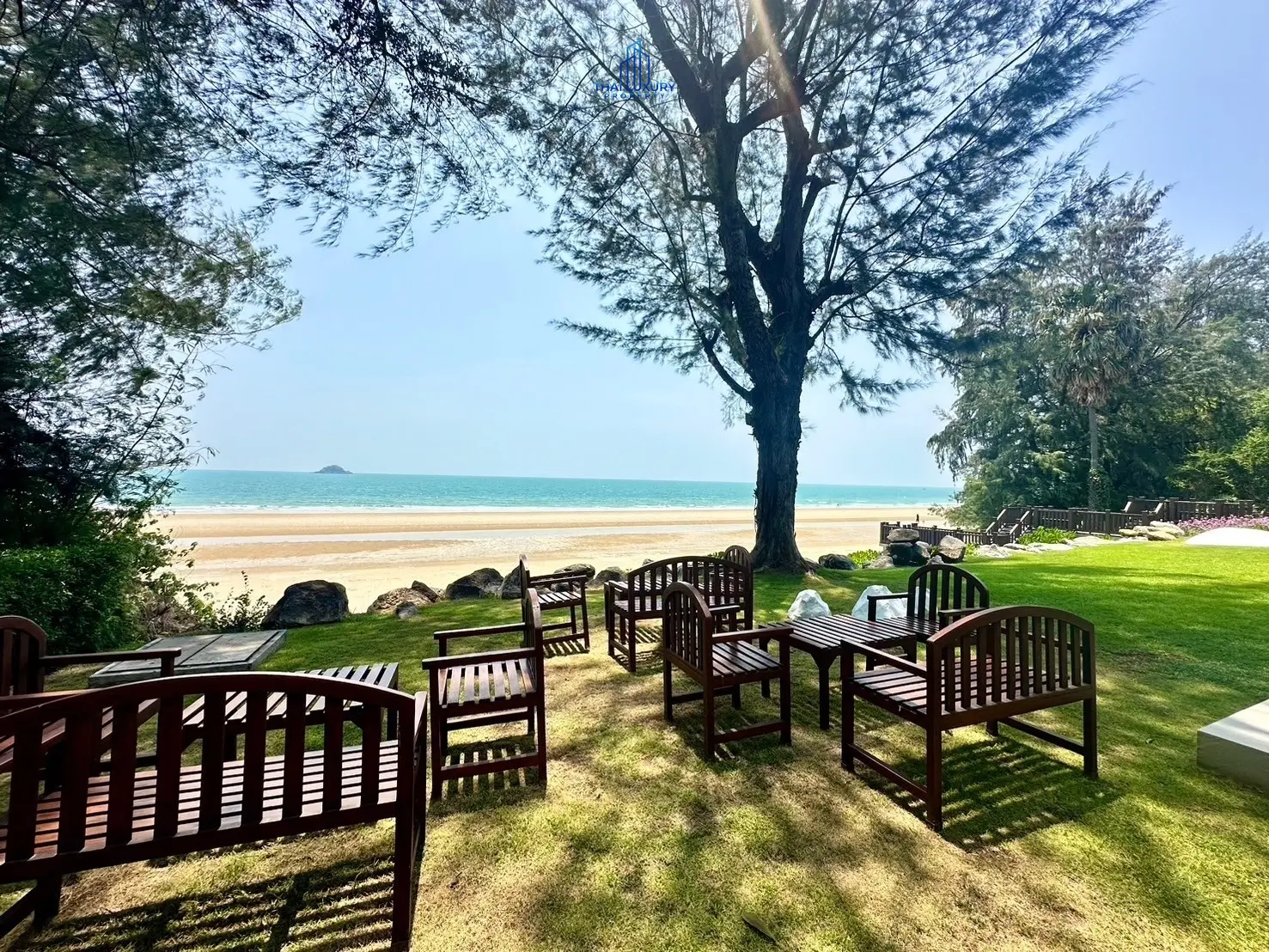 คอนโดสุดหรู ริมชายหาด 3 ห้องนอน พร้อมวิวทะเล ที่ บ้านนับกลืน หัวหิน