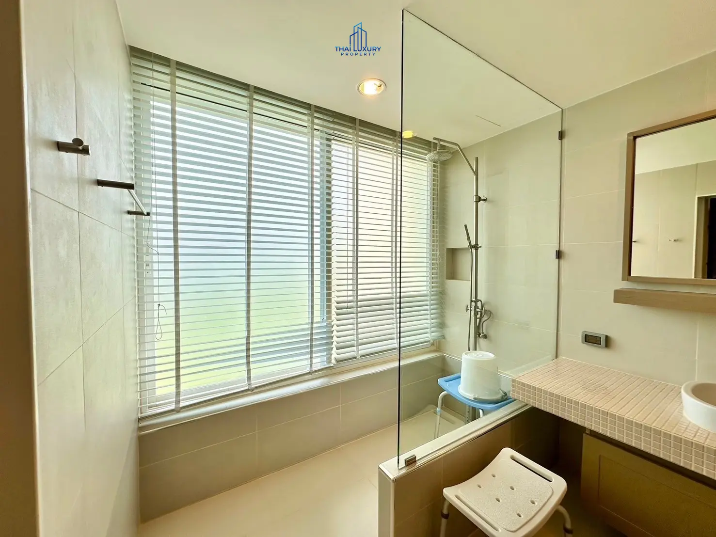 คอนโดสุดหรู ริมชายหาด 3 ห้องนอน พร้อมวิวทะเล ที่ บ้านนับกลืน หัวหิน