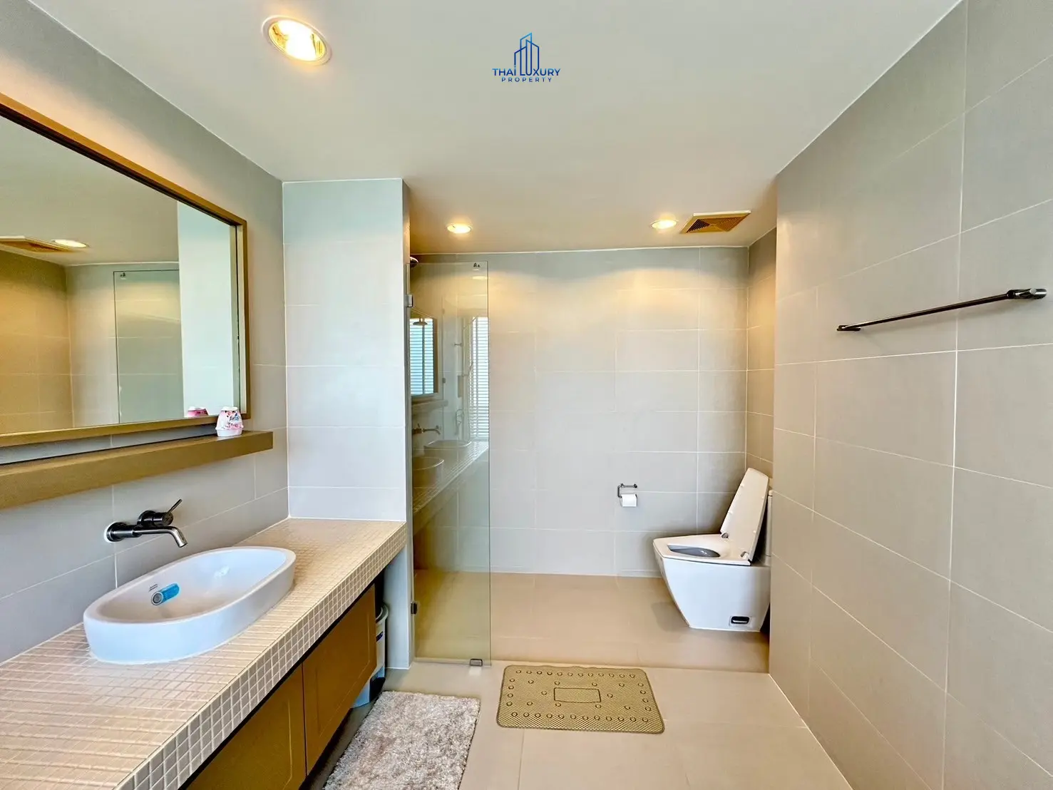 คอนโดสุดหรู ริมชายหาด 3 ห้องนอน พร้อมวิวทะเล ที่ บ้านนับกลืน หัวหิน